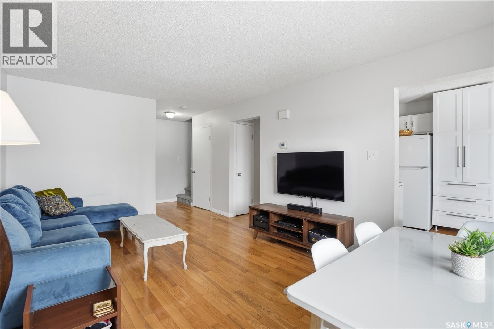 3860 7Th Avenue E, Regina, SK - Indoor Photo Showing Living Room