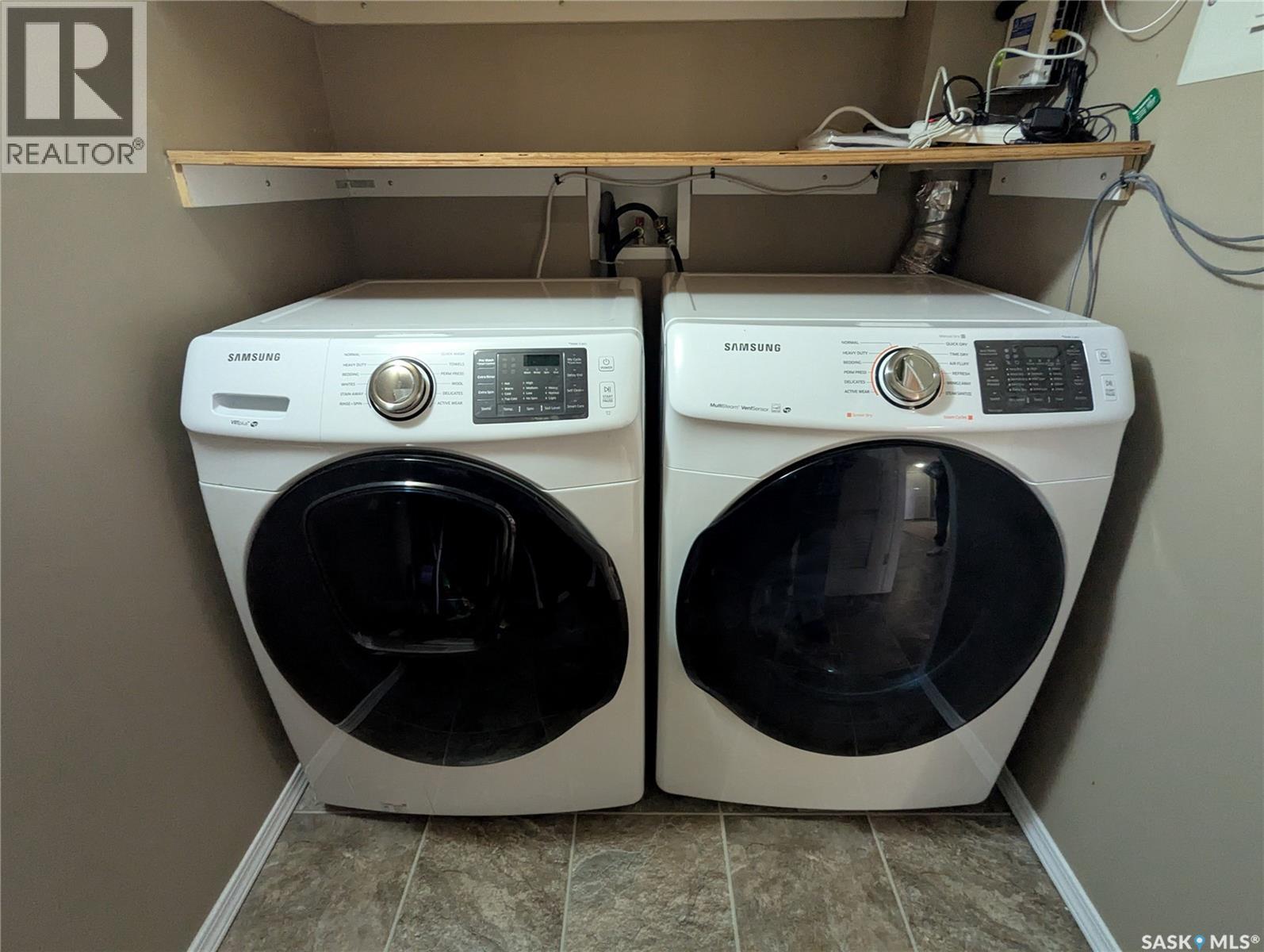 323 150 Pawlychenko Lane, Saskatoon, SK - Indoor Photo Showing Laundry Room