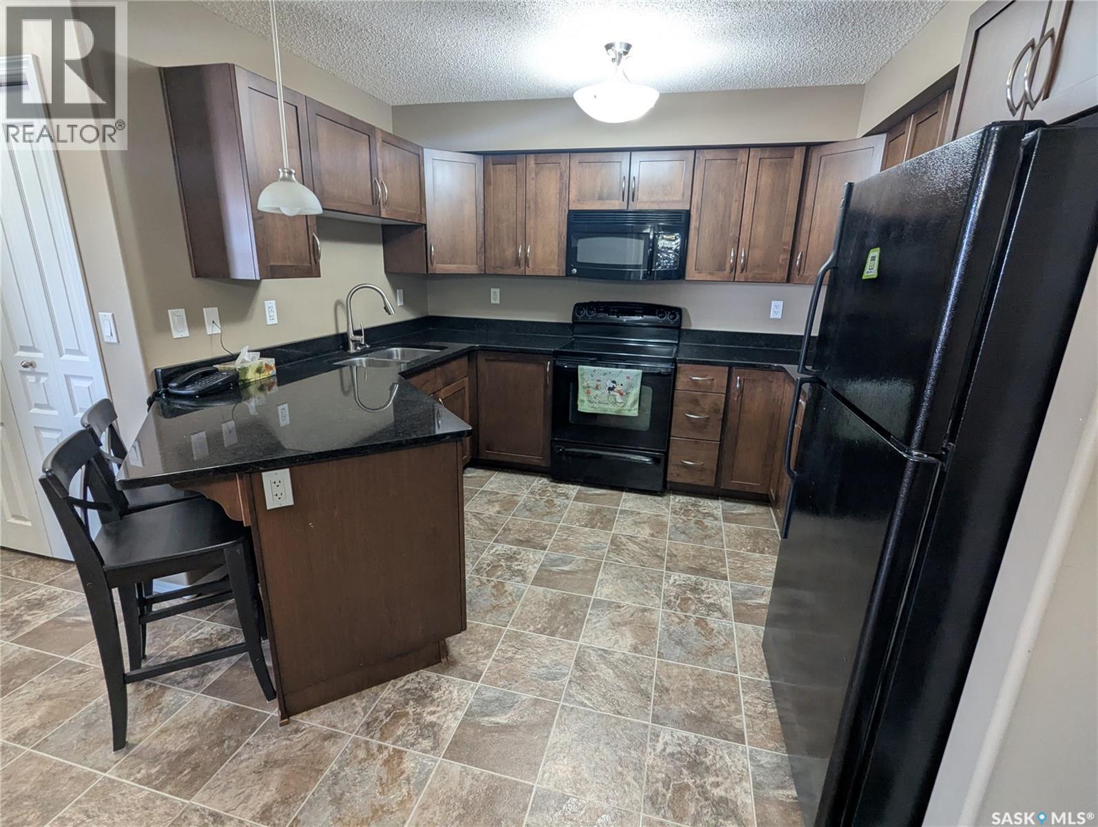 323 150 Pawlychenko Lane, Saskatoon, SK - Indoor Photo Showing Kitchen