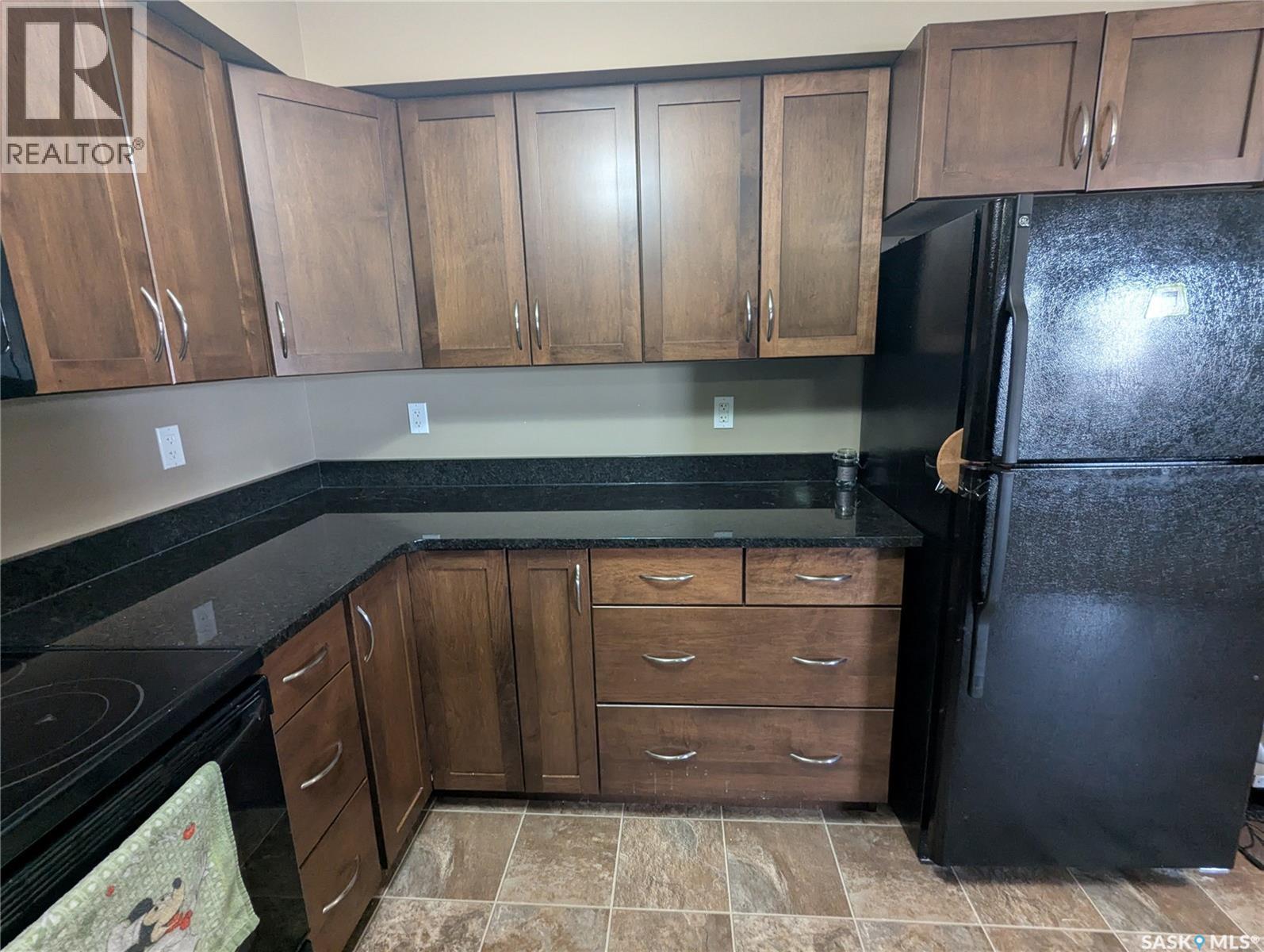 323 150 Pawlychenko Lane, Saskatoon, SK - Indoor Photo Showing Kitchen