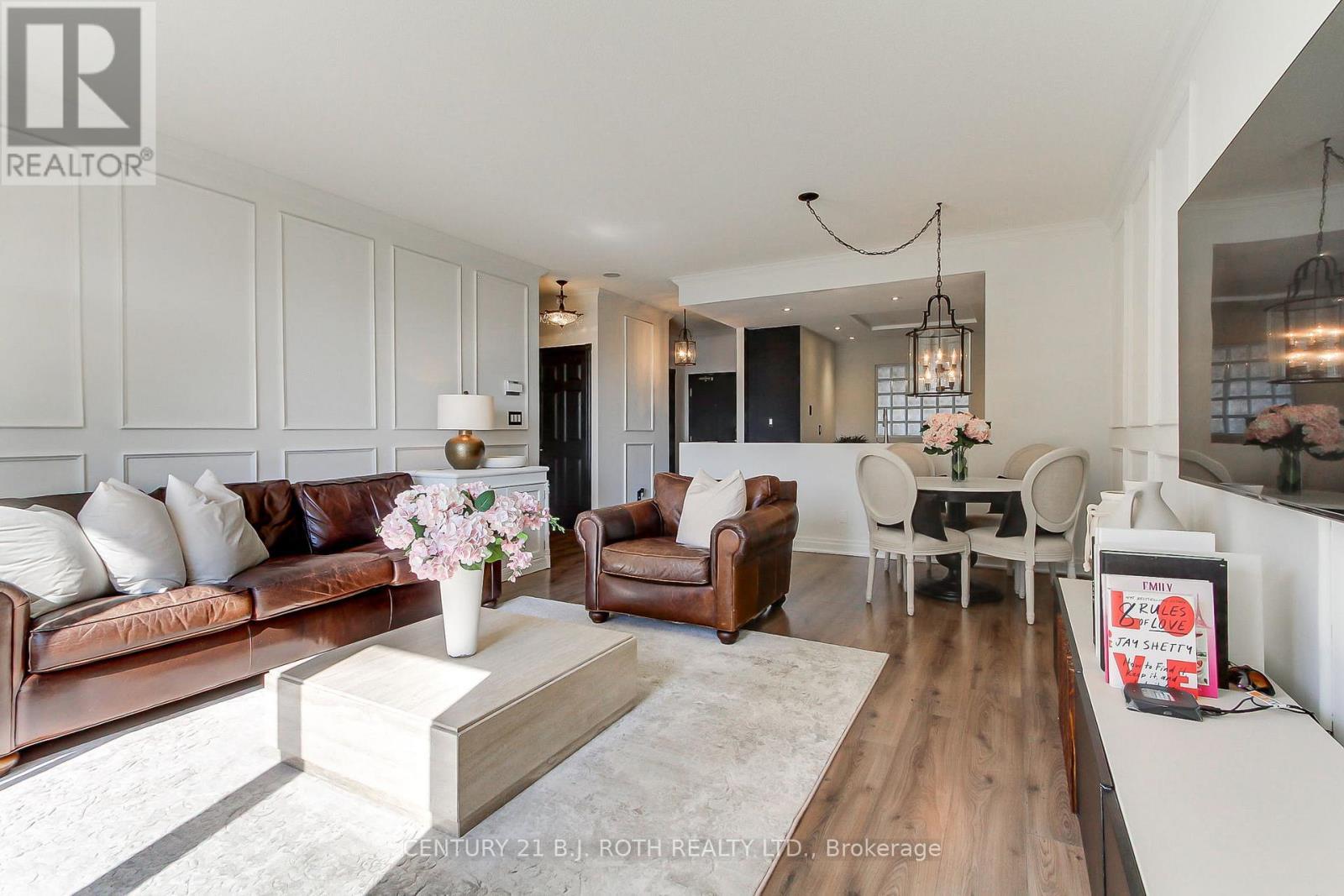 Lp915 - 18 Concorde Place, Toronto, ON - Indoor Photo Showing Living Room
