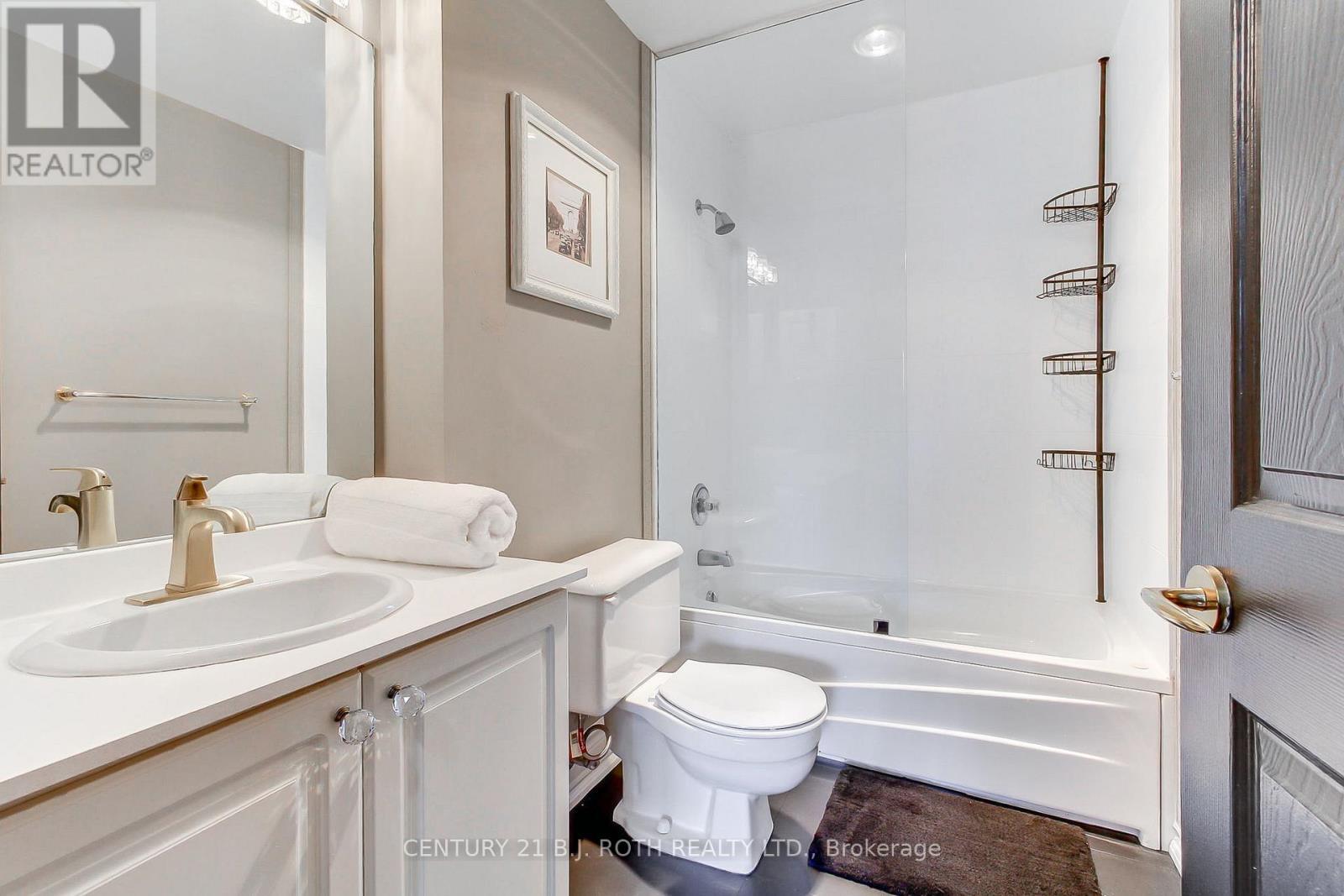 Lp915 - 18 Concorde Place, Toronto, ON - Indoor Photo Showing Bathroom