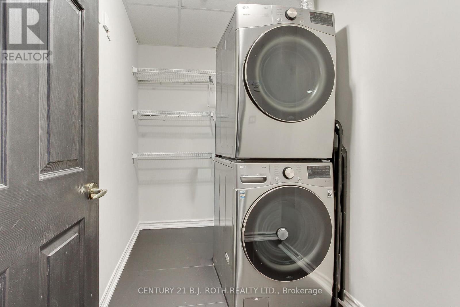 Lp915 - 18 Concorde Place, Toronto, ON - Indoor Photo Showing Laundry Room
