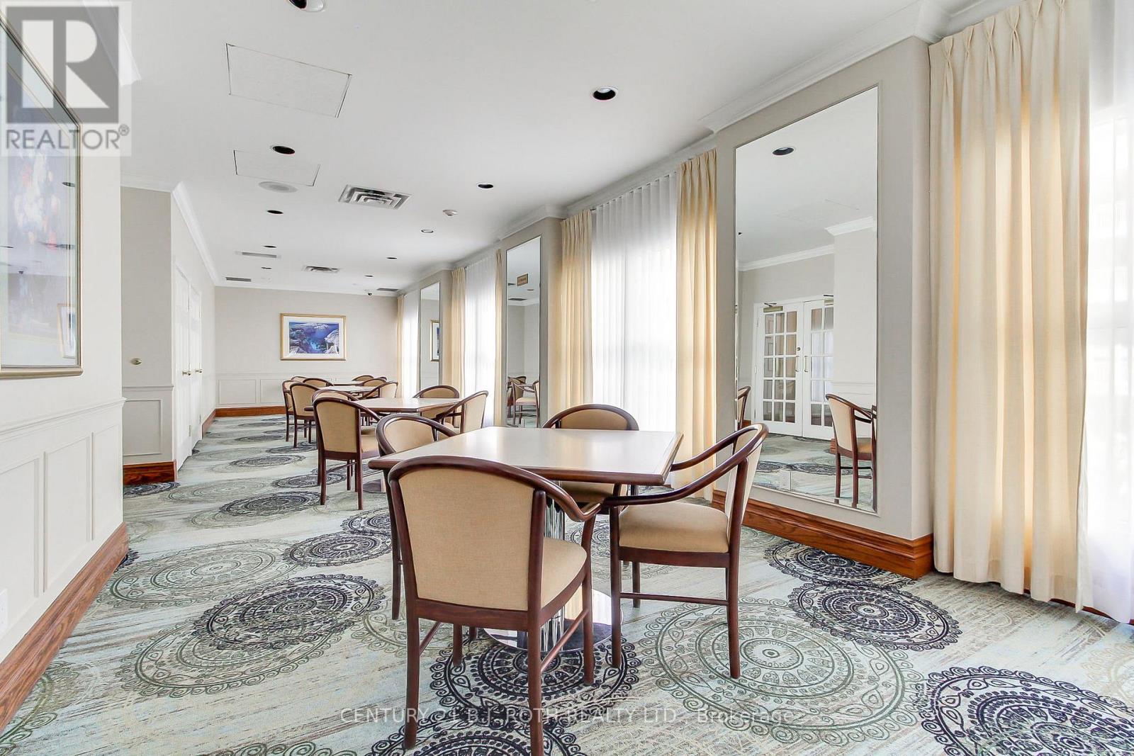 Lp915 - 18 Concorde Place, Toronto, ON - Indoor Photo Showing Dining Room