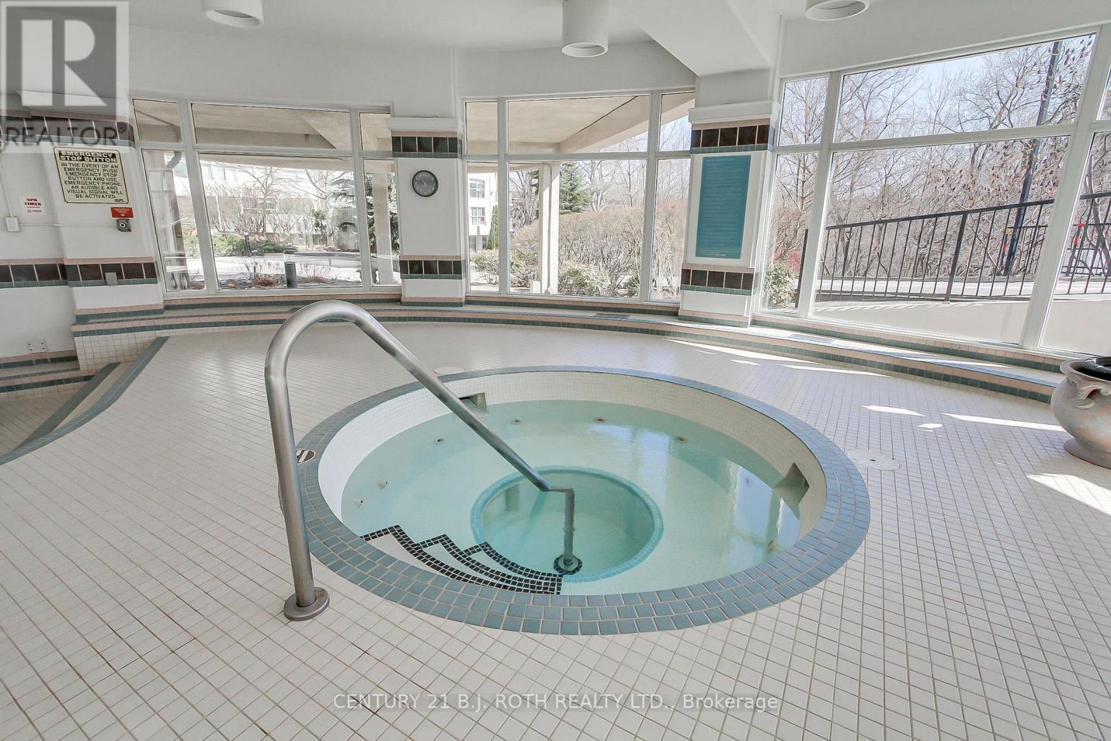 Lp915 - 18 Concorde Place, Toronto, ON - Indoor Photo Showing Other Room With In Ground Pool