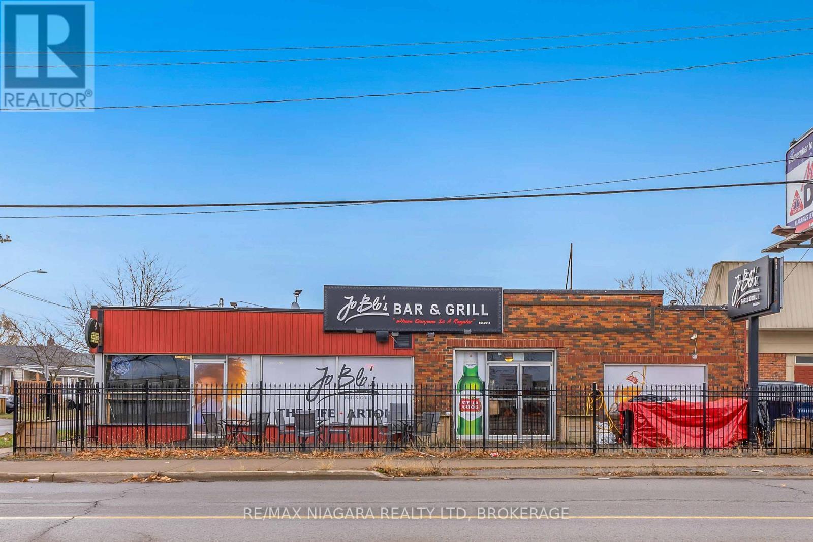 Licensed patio - 231 St. Paul Street W, St. Catharines (Western Hill), ON