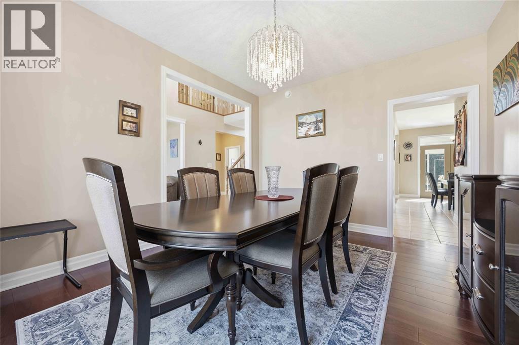 111 Bridlepath Trail, Sarnia, ON - Indoor Photo Showing Dining Room