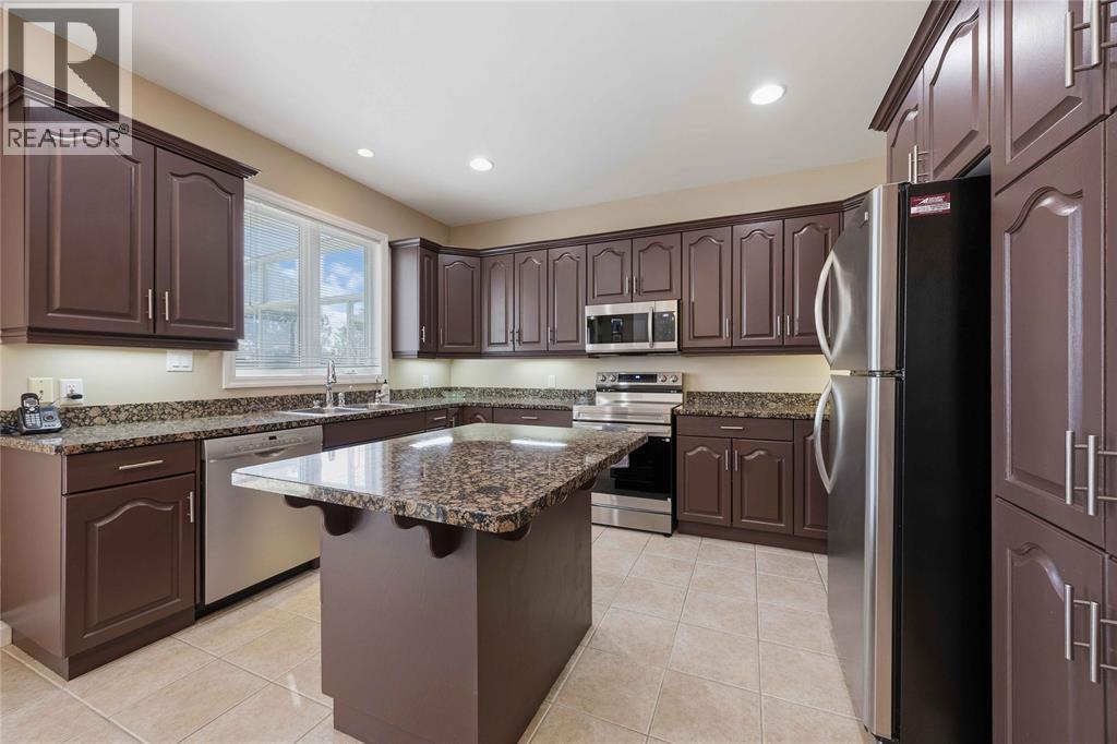 111 Bridlepath Trail, Sarnia, ON - Indoor Photo Showing Kitchen