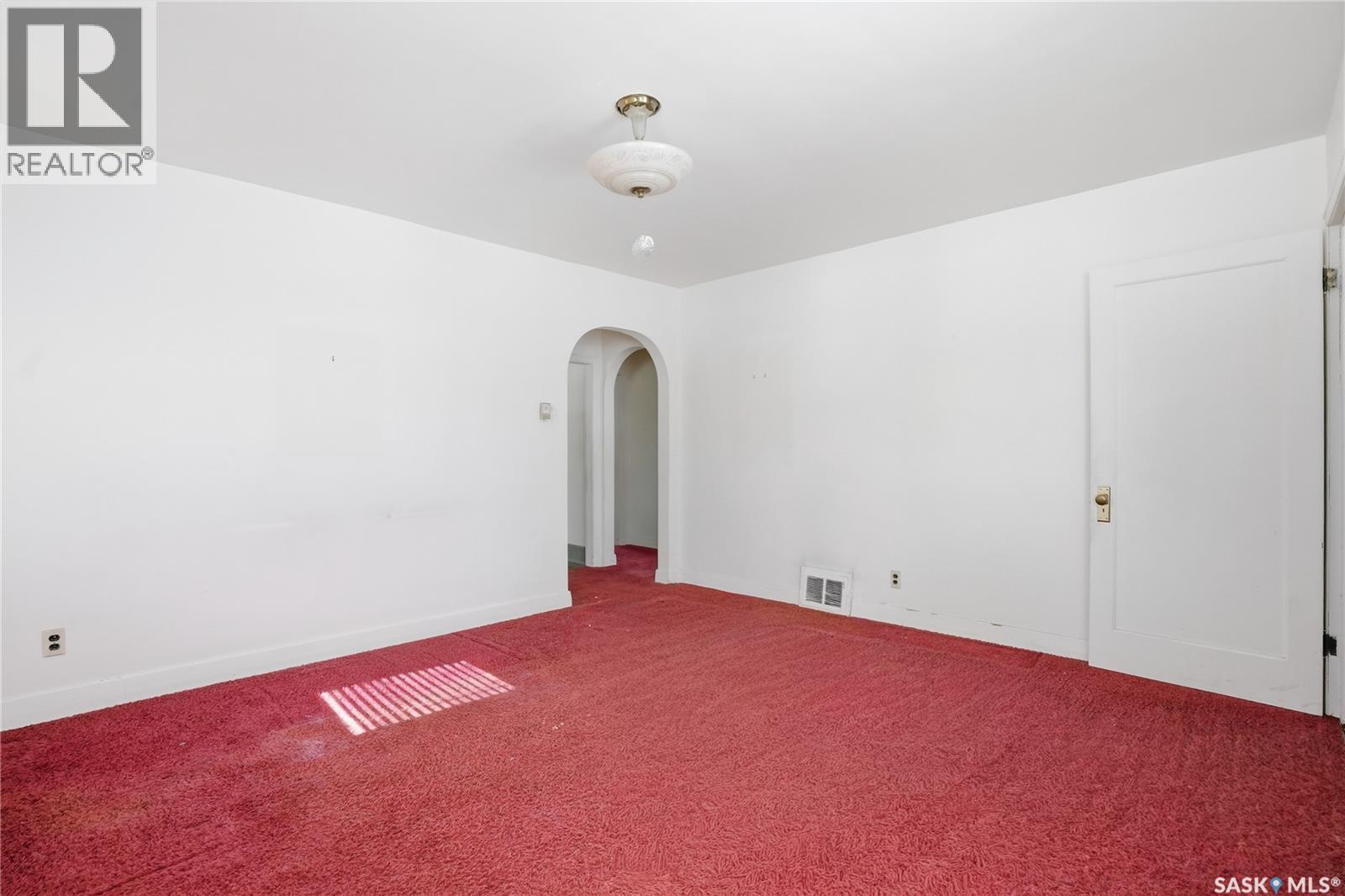320 Mckinnon Avenue S, Saskatoon, SK - Indoor Photo Showing Other Room