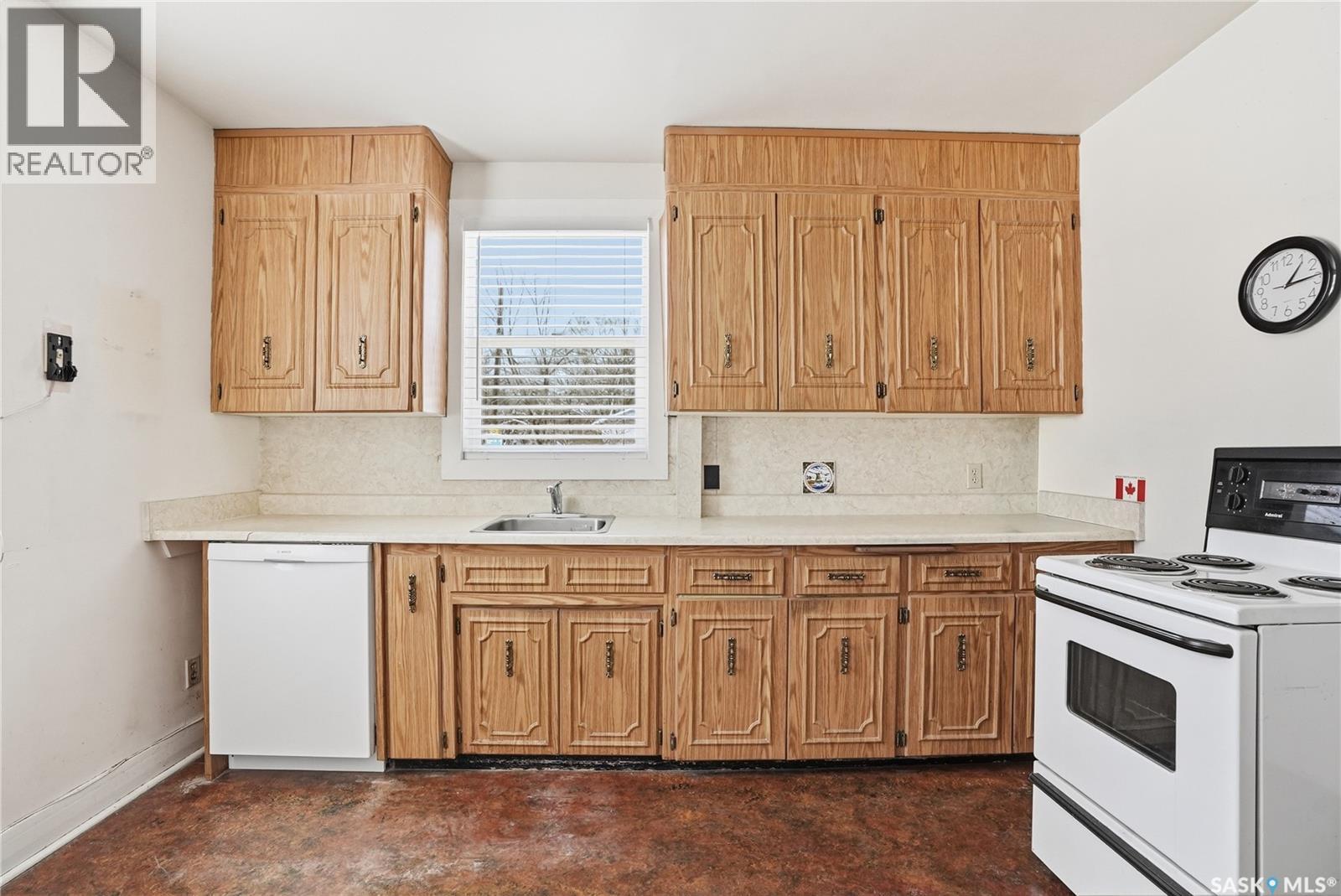 320 Mckinnon Avenue S, Saskatoon, SK - Indoor Photo Showing Kitchen