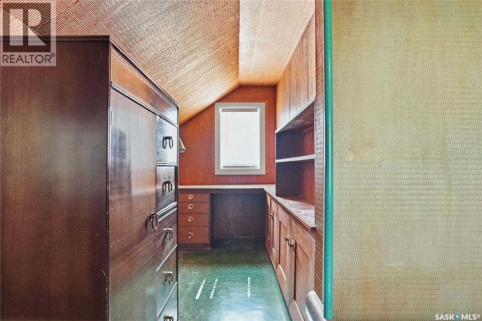 320 Mckinnon Avenue S, Saskatoon, SK - Indoor