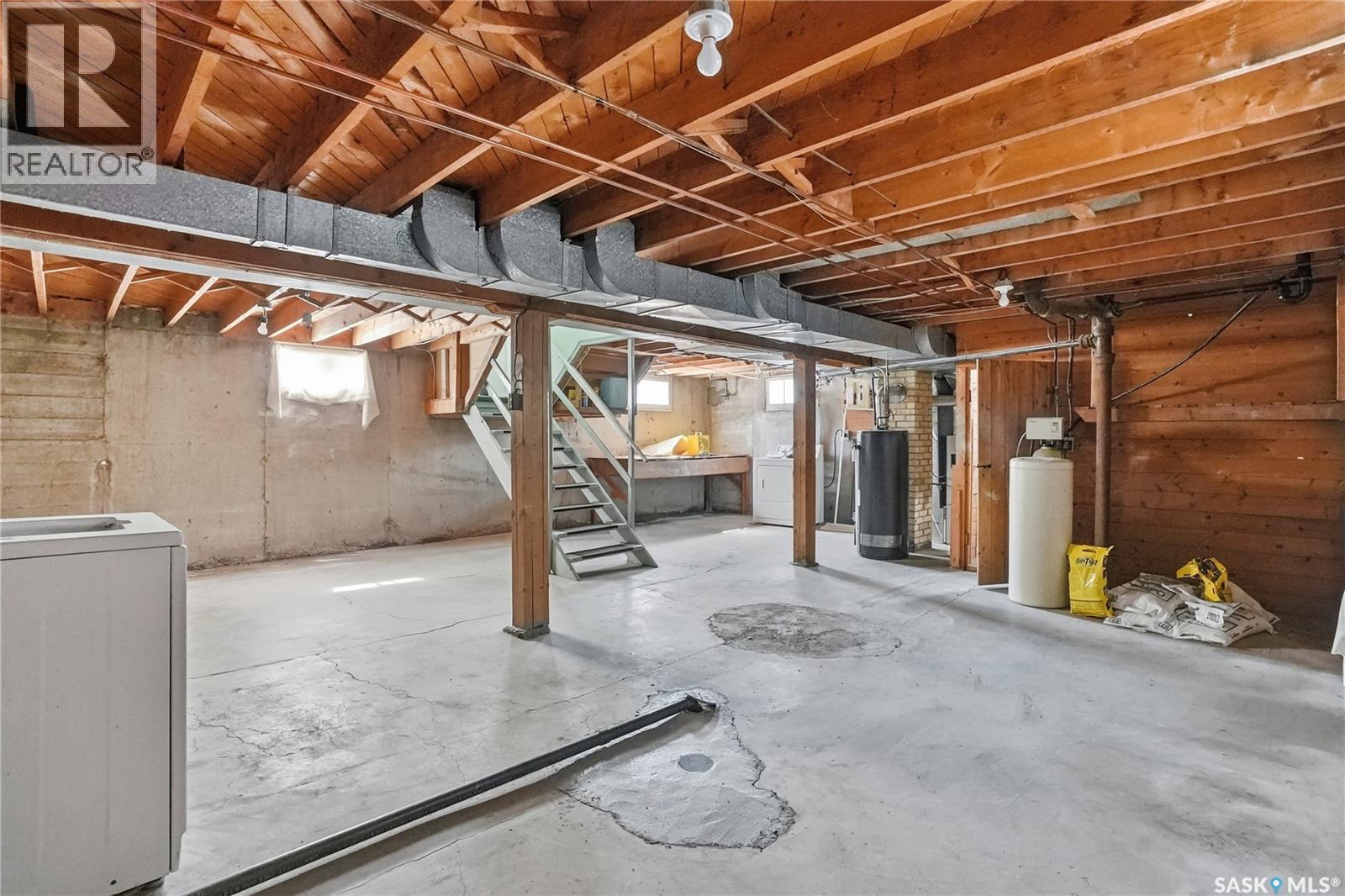 320 Mckinnon Avenue S, Saskatoon, SK - Indoor Photo Showing Basement