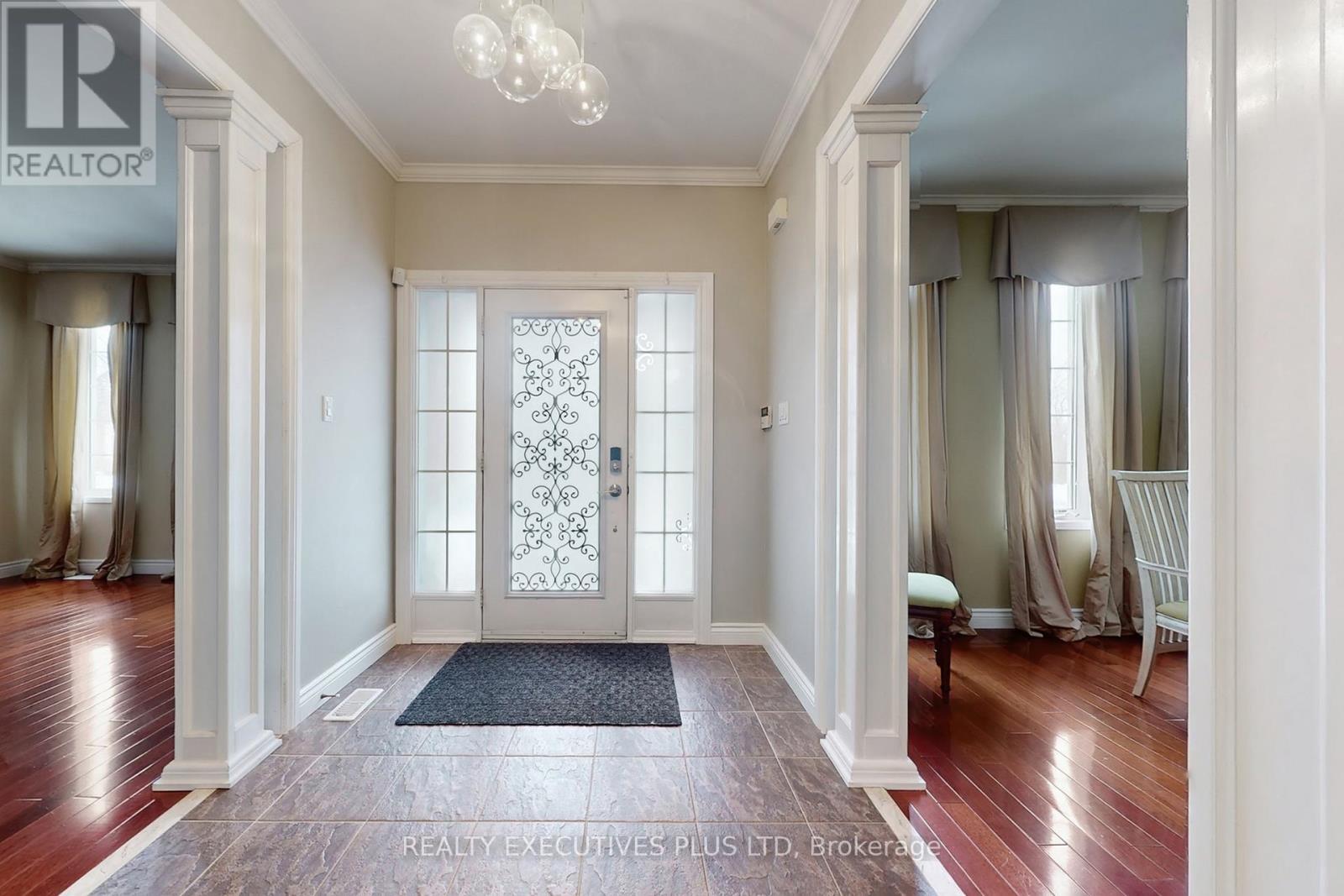 Large Foyer - Natural Sunlight - 46 Williamson Drive W, Ajax, ON - Indoor Photo Showing Other Room