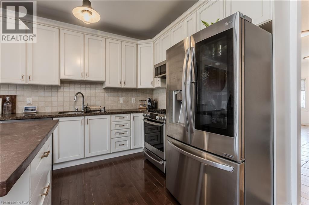 2121 Prospect Street, Burlington, ON - Indoor Photo Showing Kitchen With Upgraded Kitchen