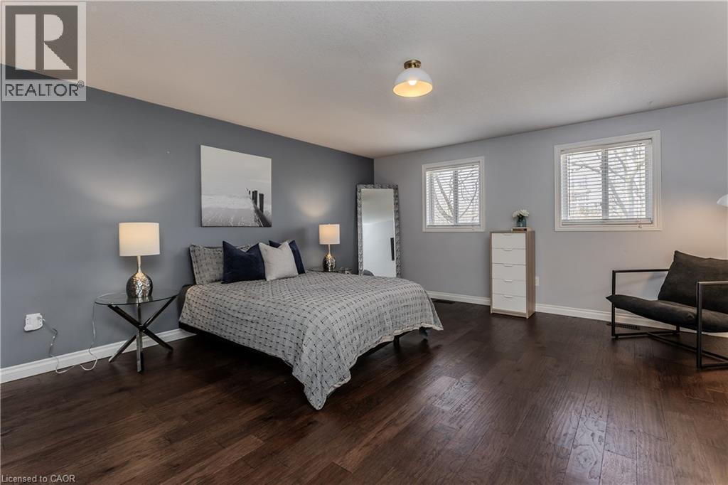 2121 Prospect Street, Burlington, ON - Indoor Photo Showing Bedroom