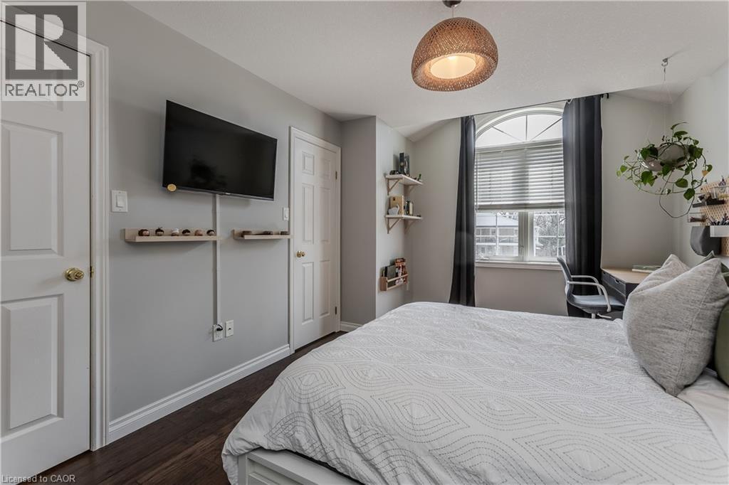 2121 Prospect Street, Burlington, ON - Indoor Photo Showing Bedroom