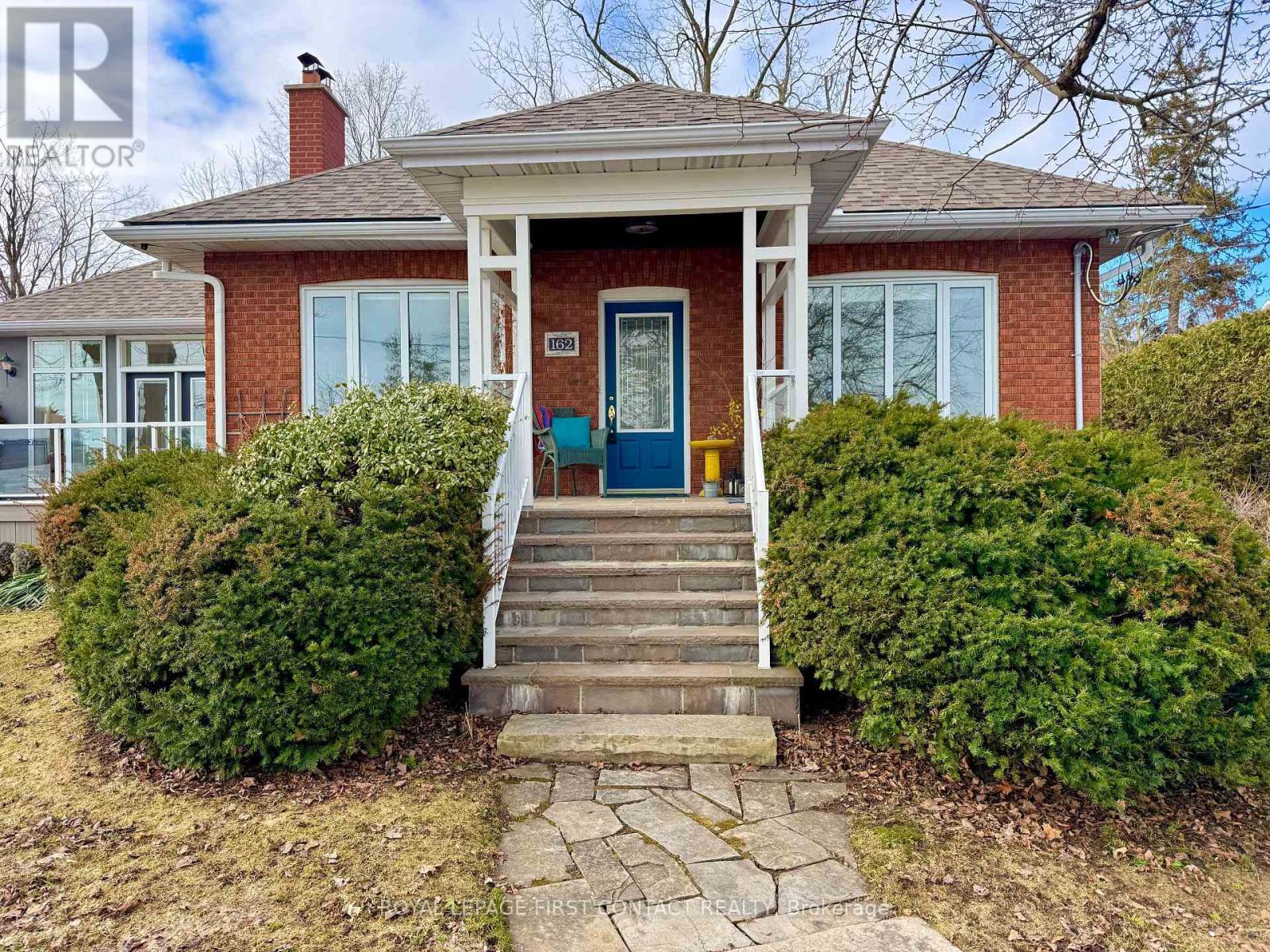 162 Kempenfelt Drive, Barrie, ON - Outdoor