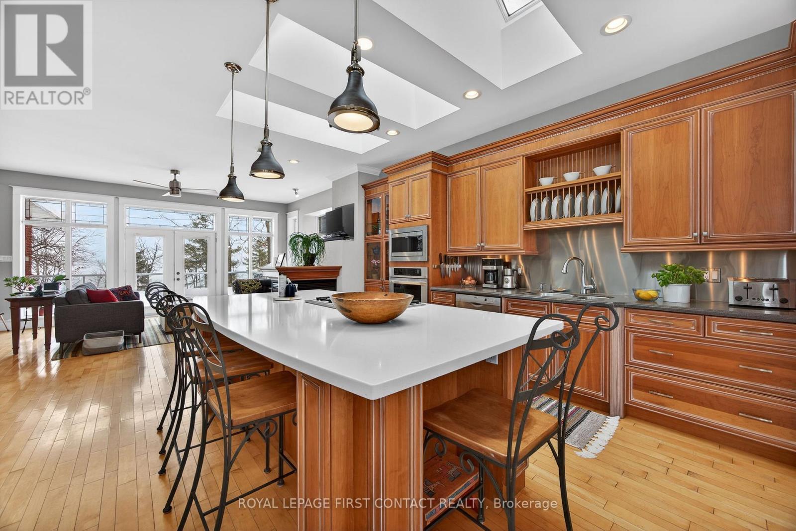 162 Kempenfelt Drive, Barrie, ON - Indoor