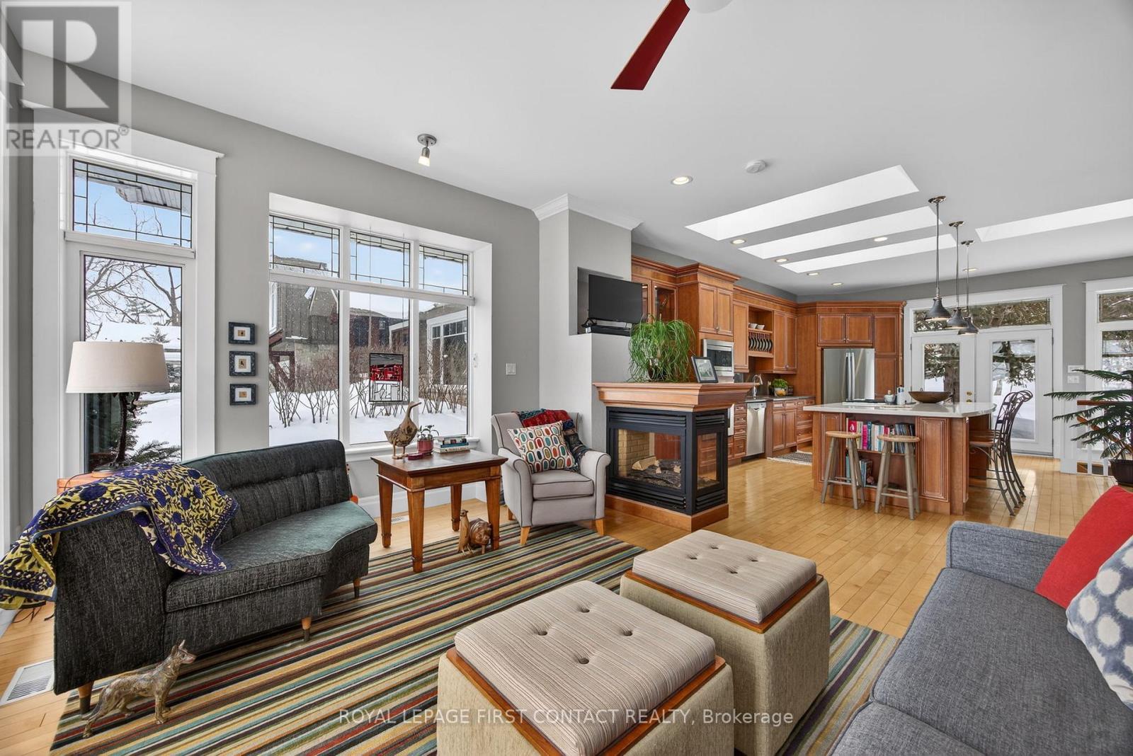 162 Kempenfelt Drive, Barrie, ON - Indoor Photo Showing Living Room With Fireplace