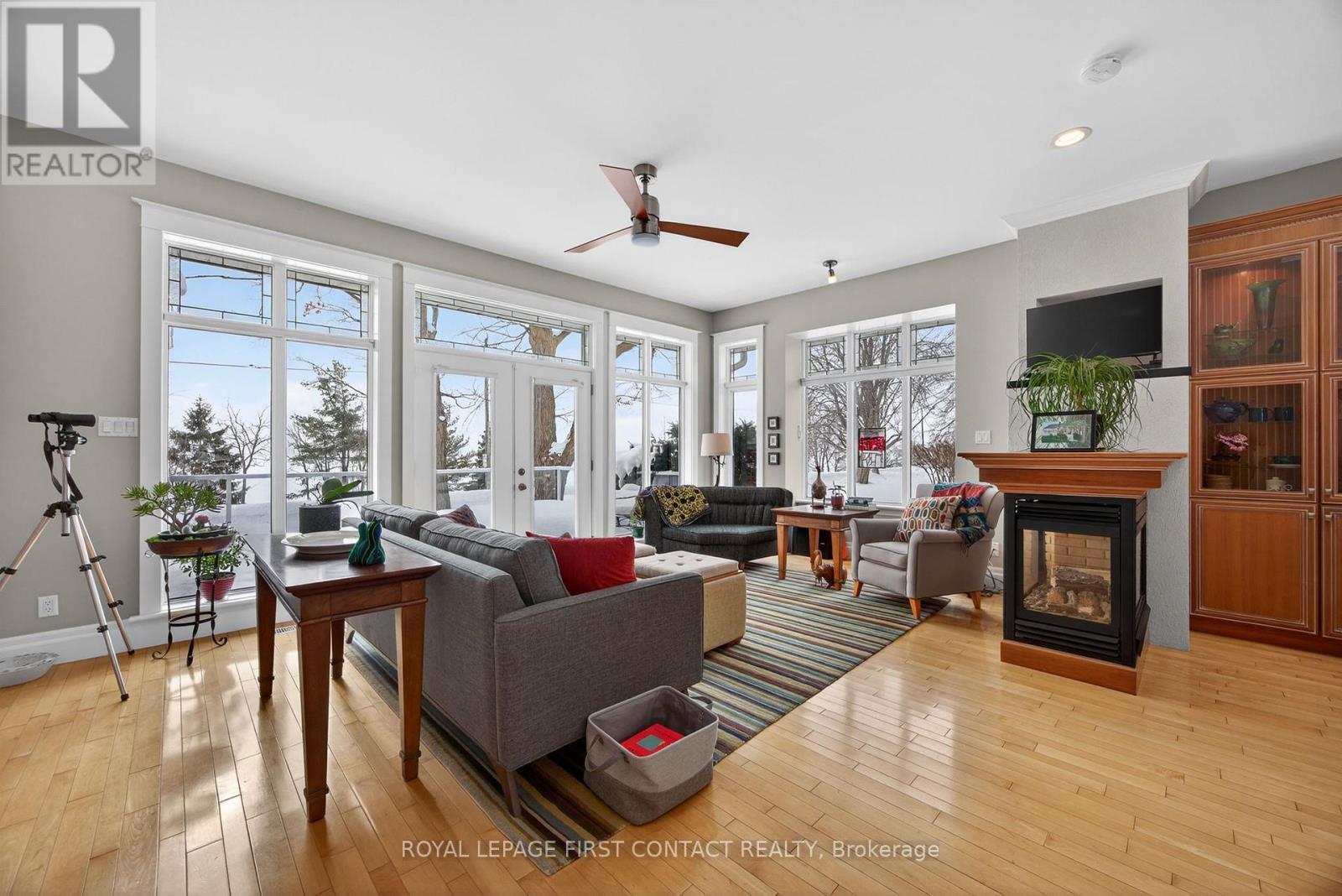 162 Kempenfelt Drive, Barrie, ON - Indoor Photo Showing Living Room With Fireplace