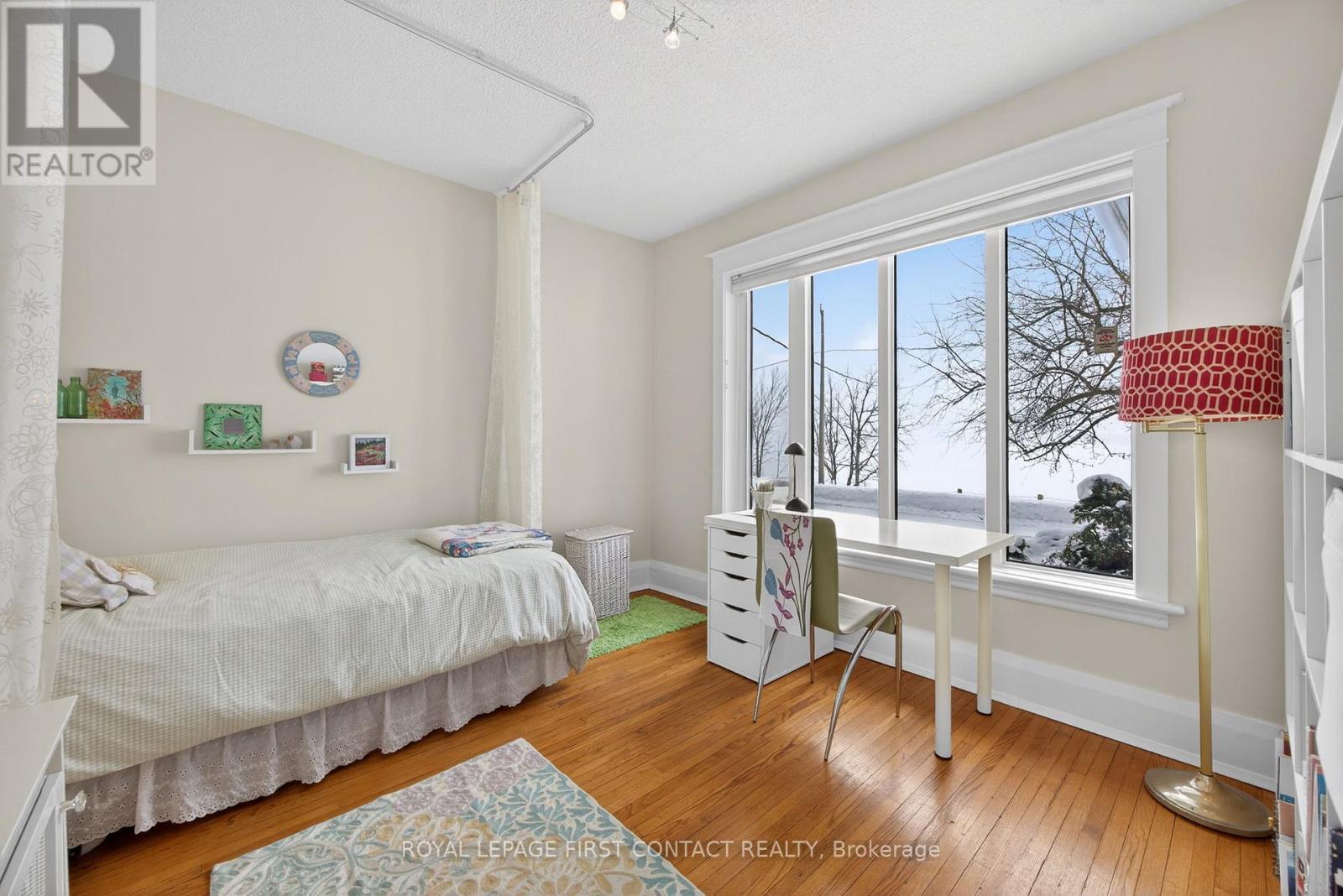 162 Kempenfelt Drive, Barrie, ON - Indoor Photo Showing Bedroom