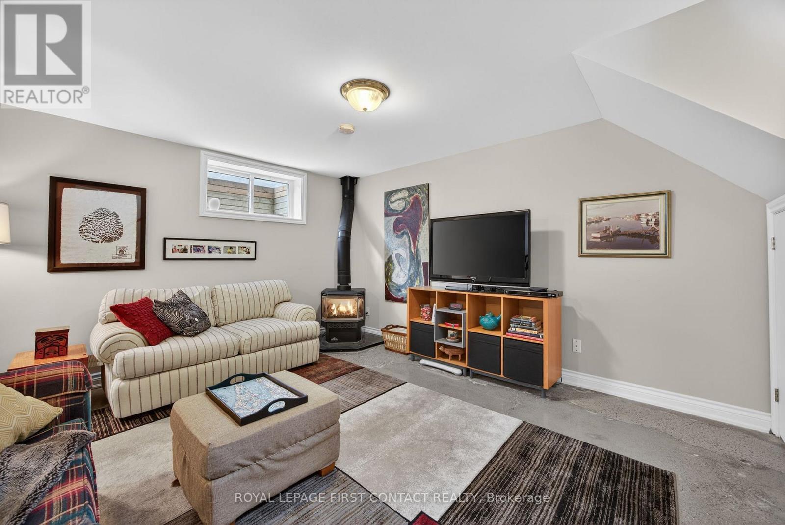 162 Kempenfelt Drive, Barrie, ON - Indoor Photo Showing Living Room