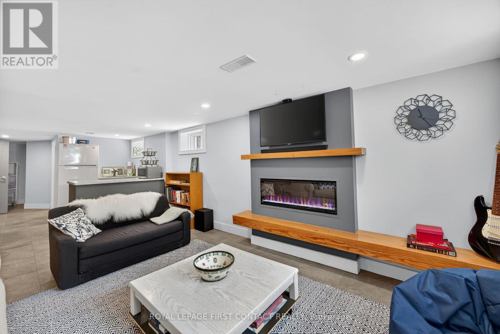 162 Kempenfelt Drive, Barrie, ON - Indoor Photo Showing Living Room With Fireplace