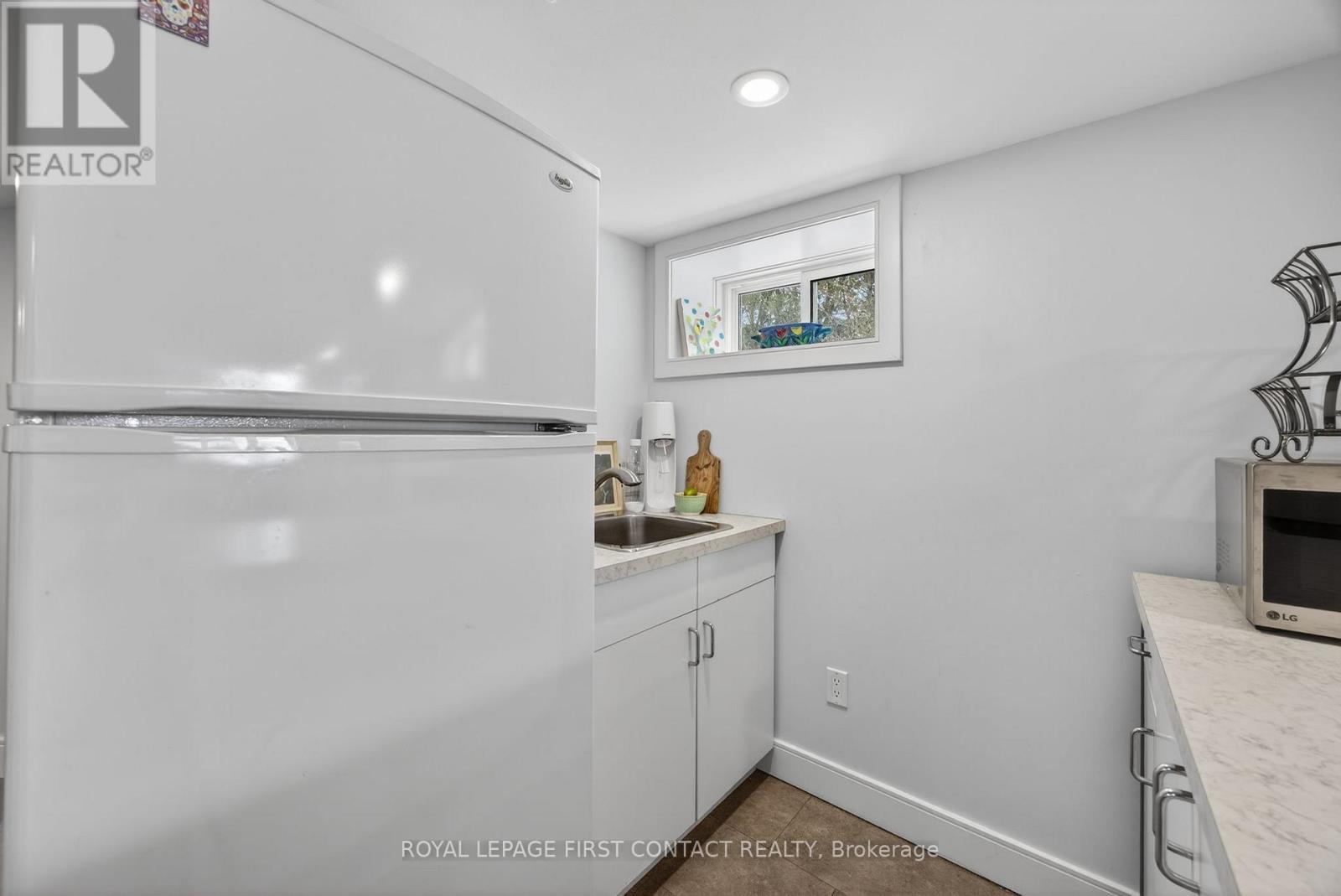 162 Kempenfelt Drive, Barrie, ON - Indoor