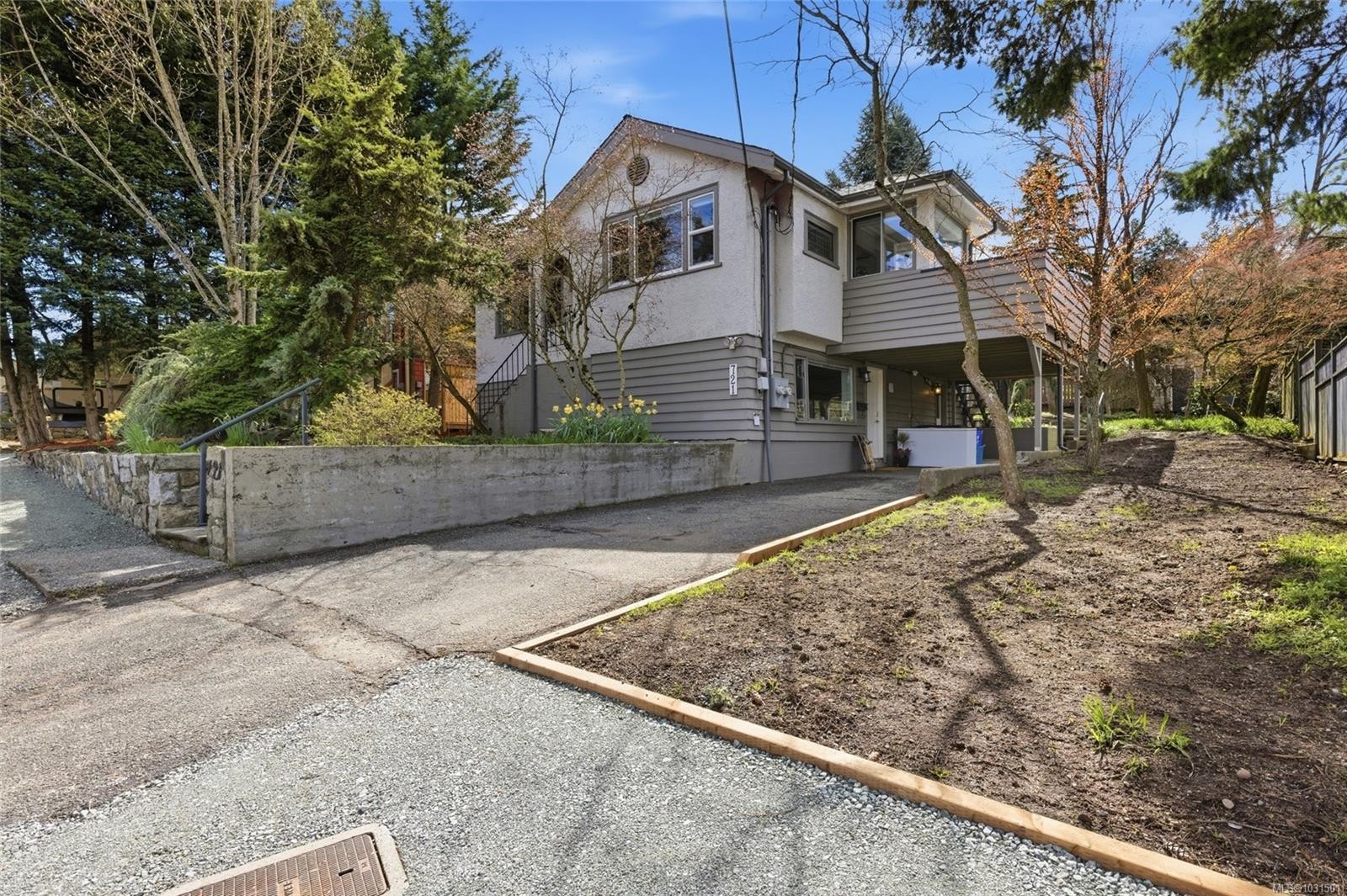 721 Snowdrop Ave, Saanich, BC