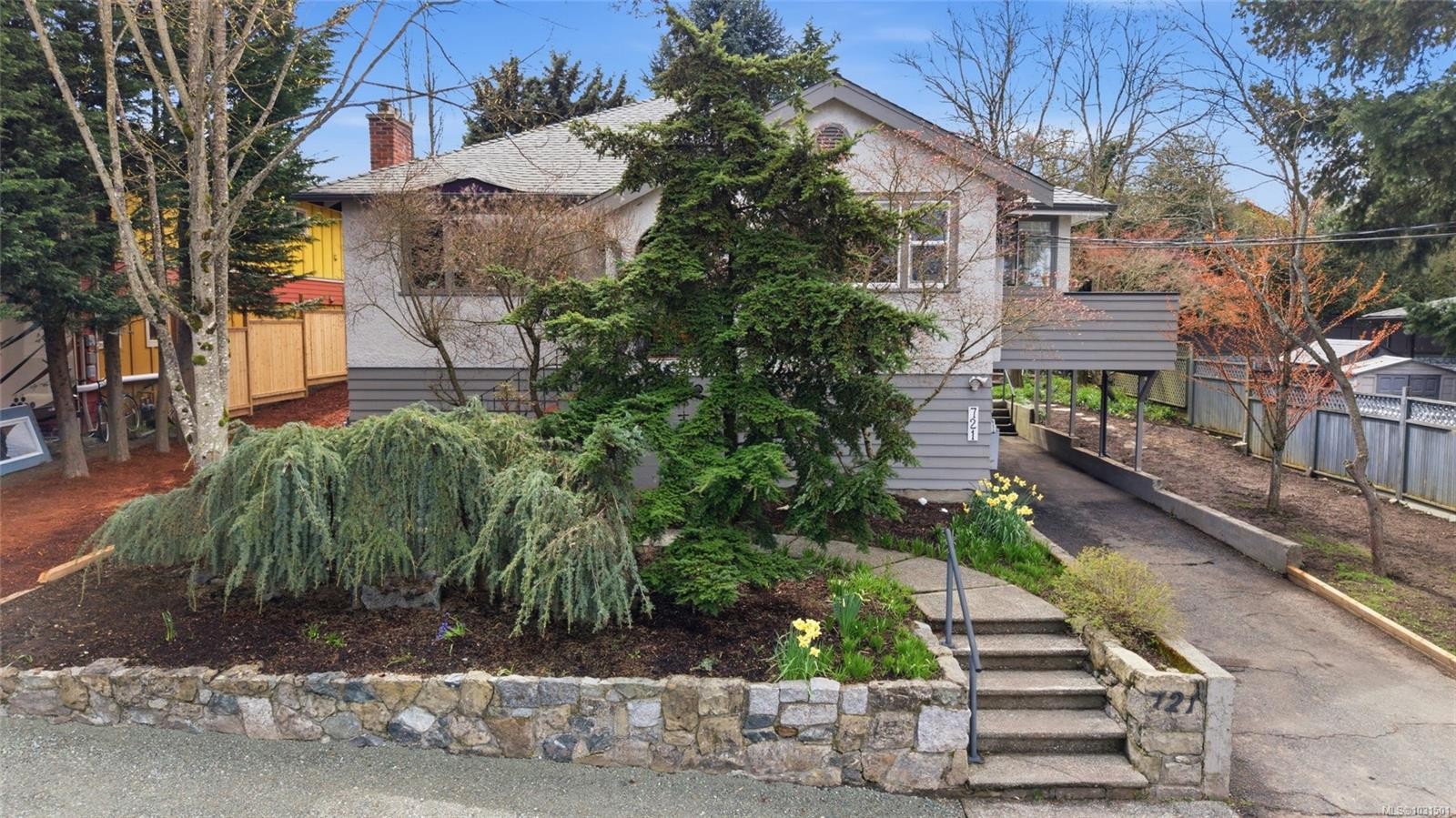 721 Snowdrop Ave, Saanich, BC