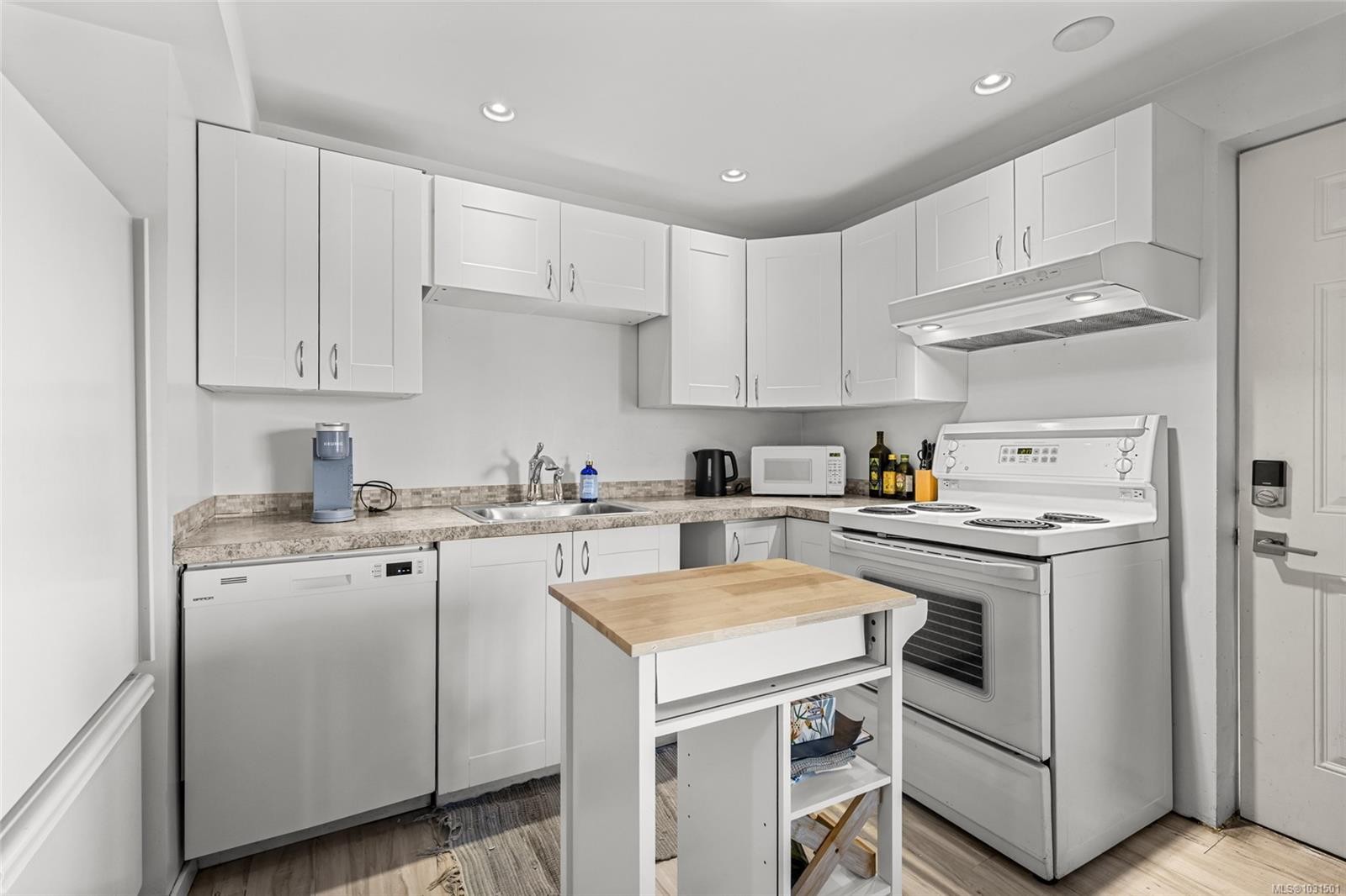 721 Snowdrop Ave, Saanich, BC