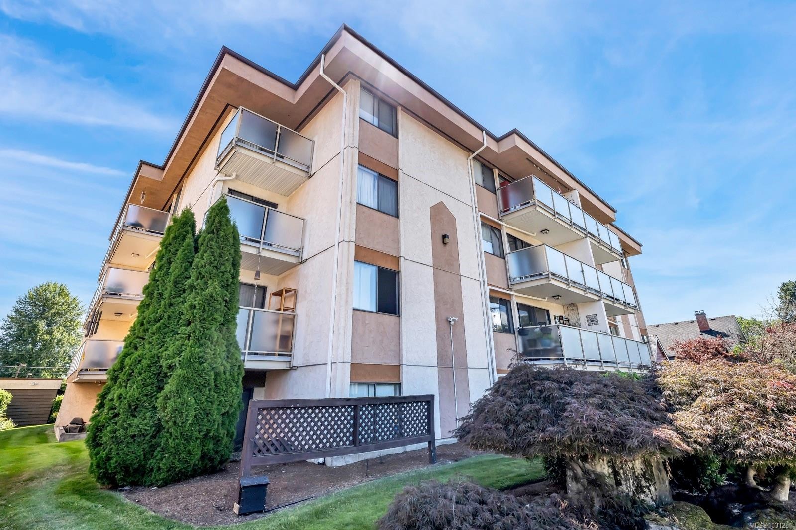 404-435 Festubert St, Duncan, BC - Outdoor