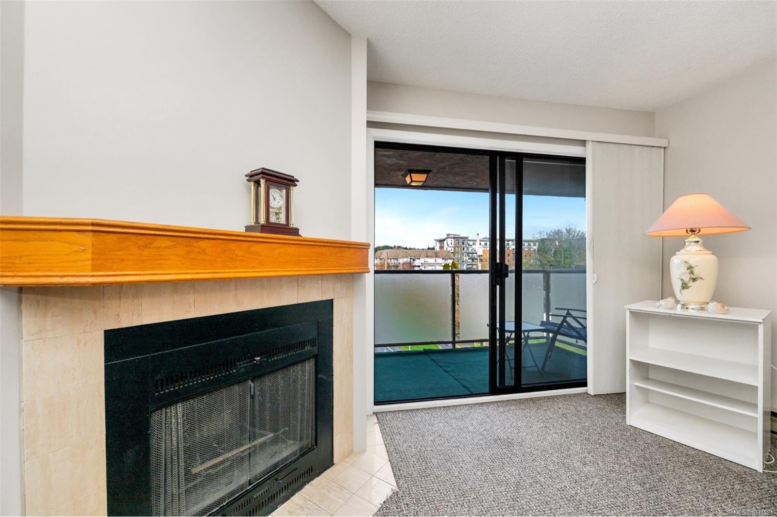 404-435 Festubert St, Duncan, BC - Indoor With Fireplace