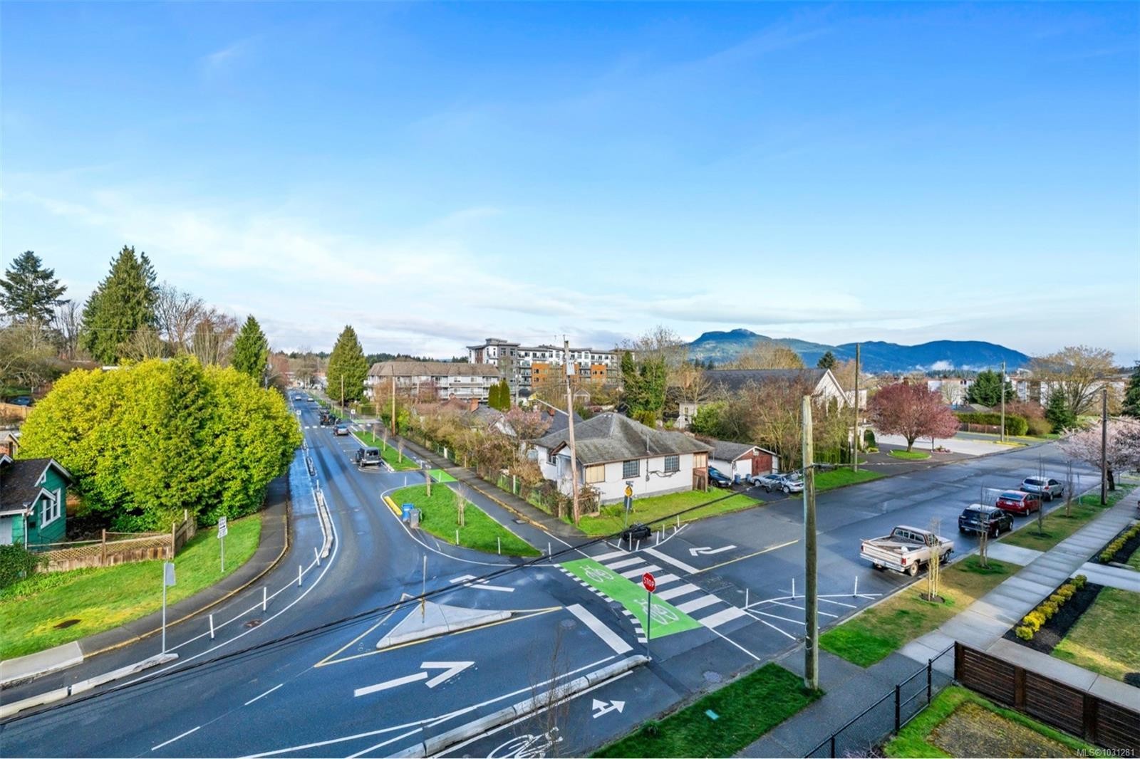 404-435 Festubert St, Duncan, BC - Outdoor With View
