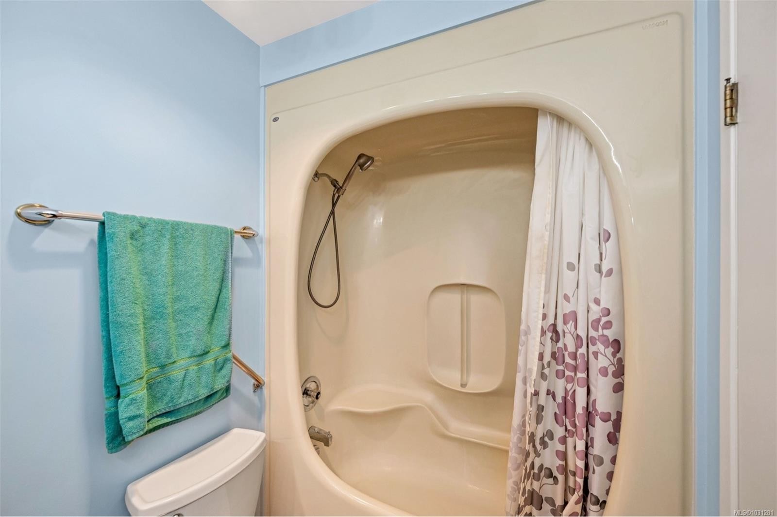 404-435 Festubert St, Duncan, BC - Indoor Photo Showing Bathroom
