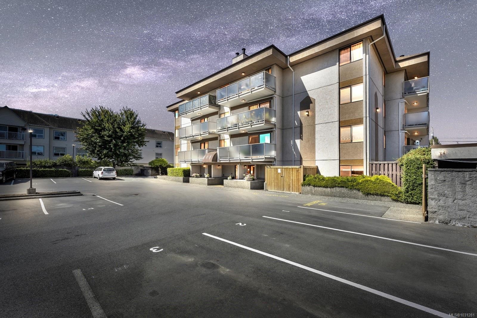 404-435 Festubert St, Duncan, BC - Outdoor With Facade