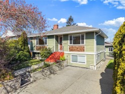 1468 Stroud Rd Victoria, BC V8T 2K9