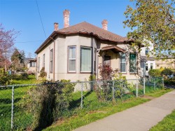 602 Craigflower Rd Victoria, BC V9A 2W2