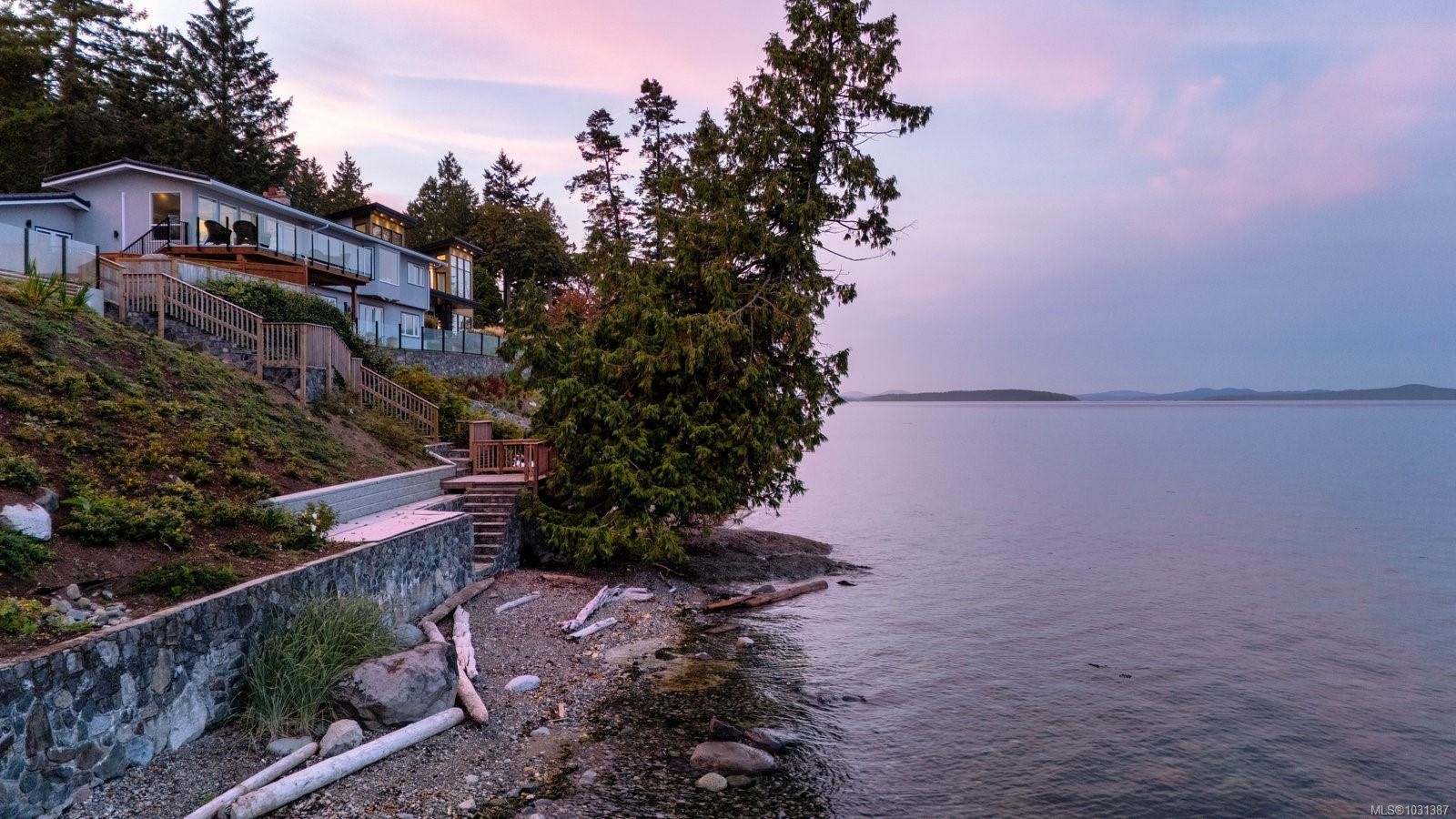 8213 Lochside Dr, Central Saanich, BC