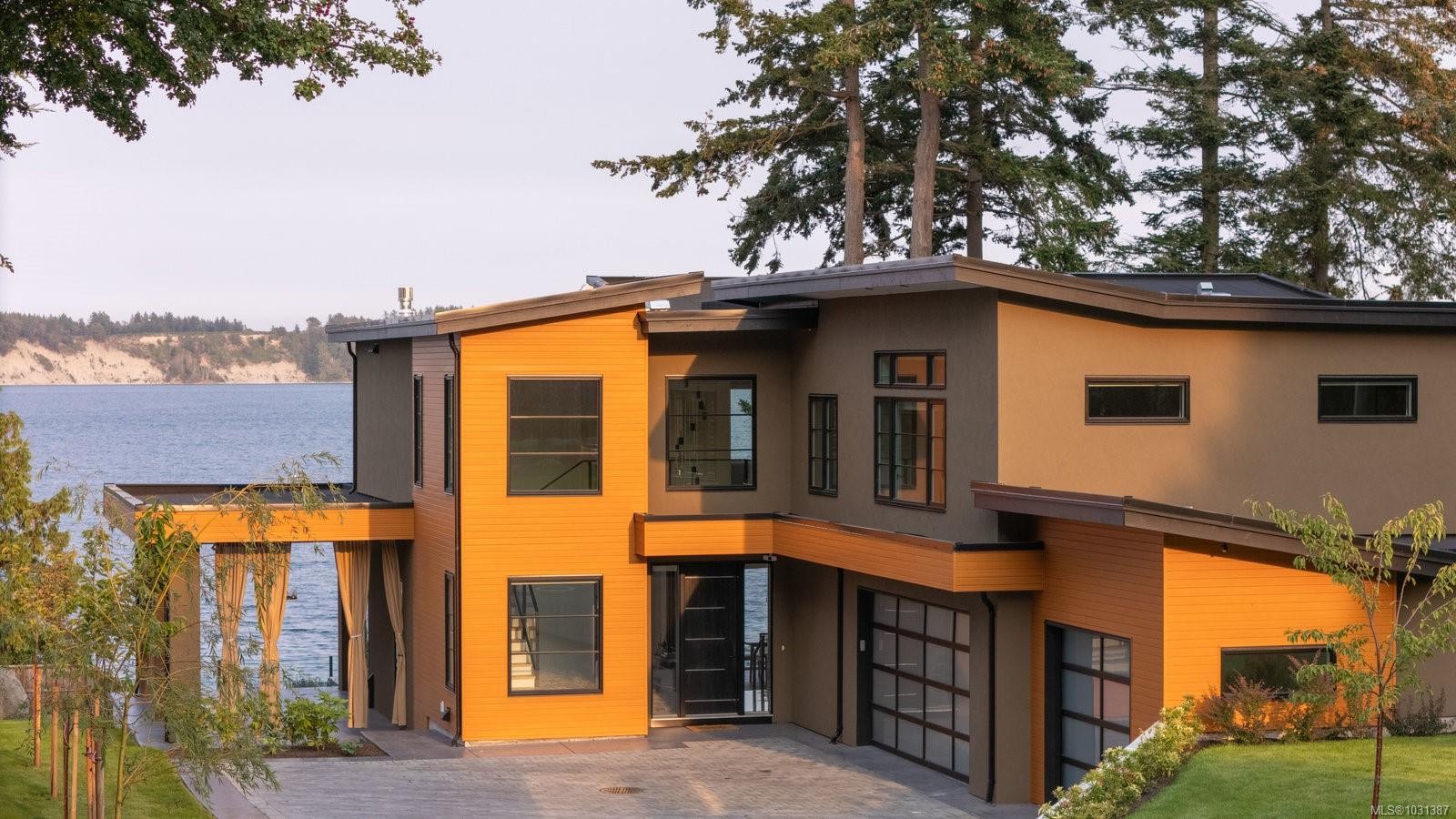 8213 Lochside Dr, Central Saanich, BC