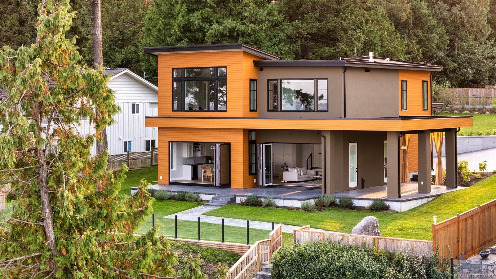 8213 Lochside Dr, Central Saanich, BC