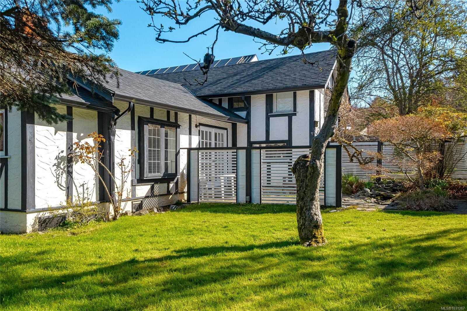 3777 Craigmillar Ave, Saanich, BC