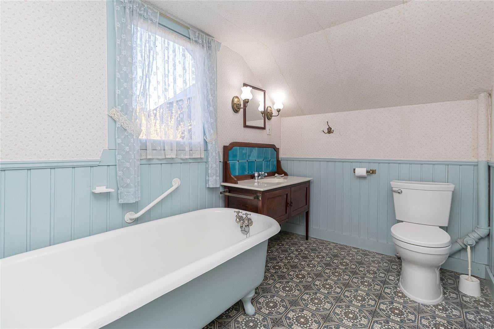 3777 Craigmillar Ave, Saanich, BC