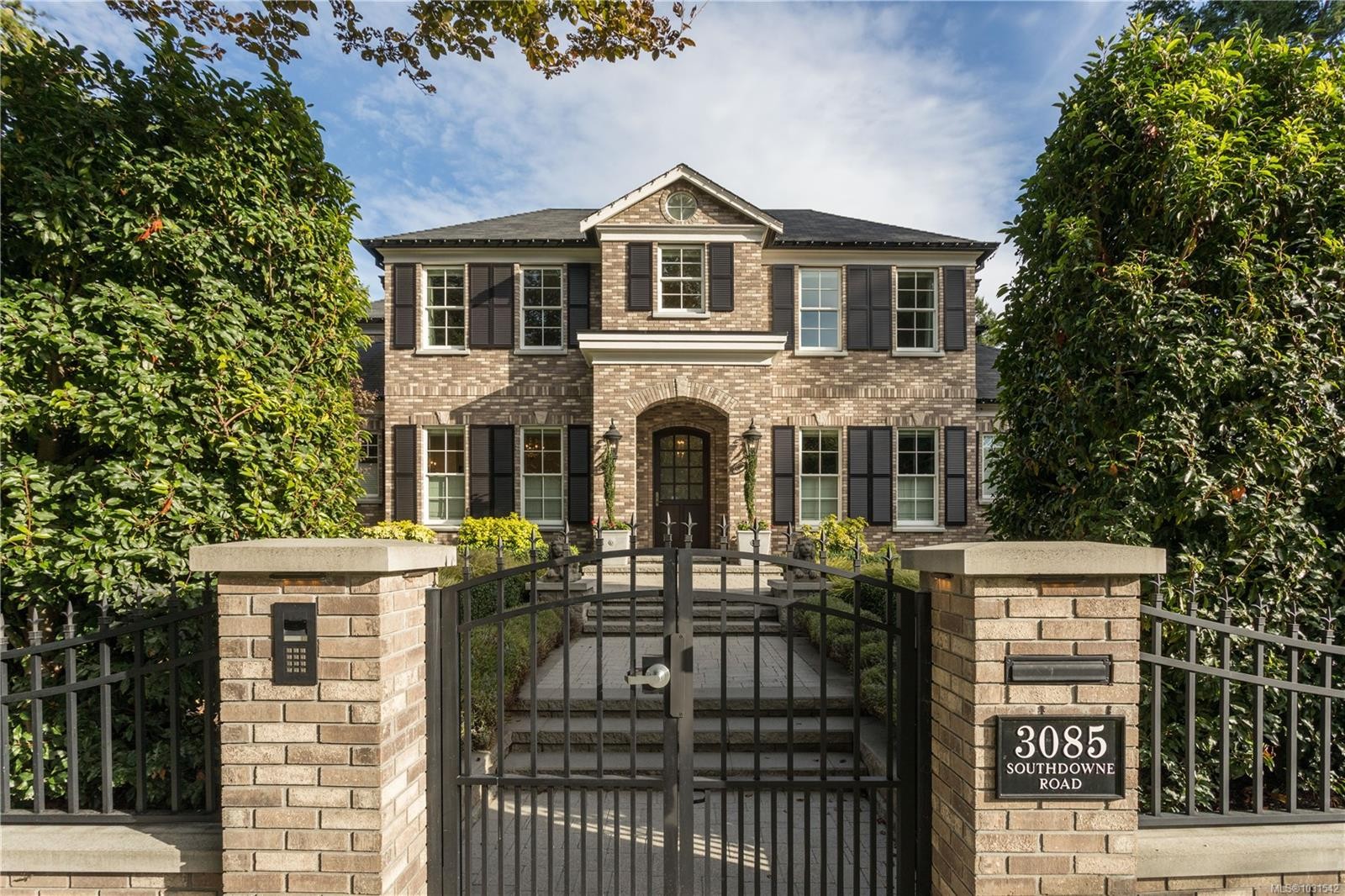 3085 Southdowne Rd, Oak Bay, BC