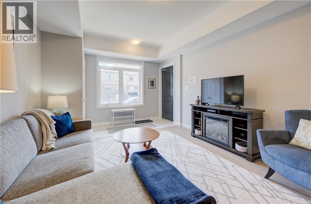 156 Wheat Lane, Kitchener, ON - Indoor Photo Showing Living Room