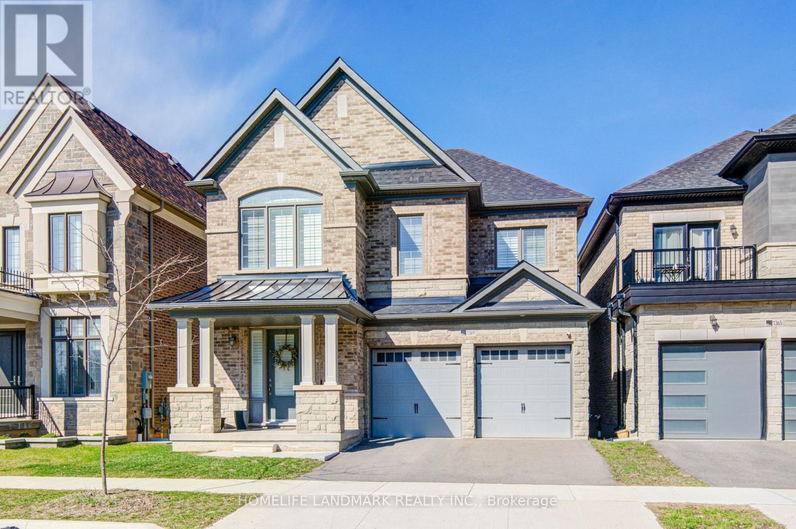 1369 Yellow Rose Circle, Oakville, ON - Outdoor With Facade