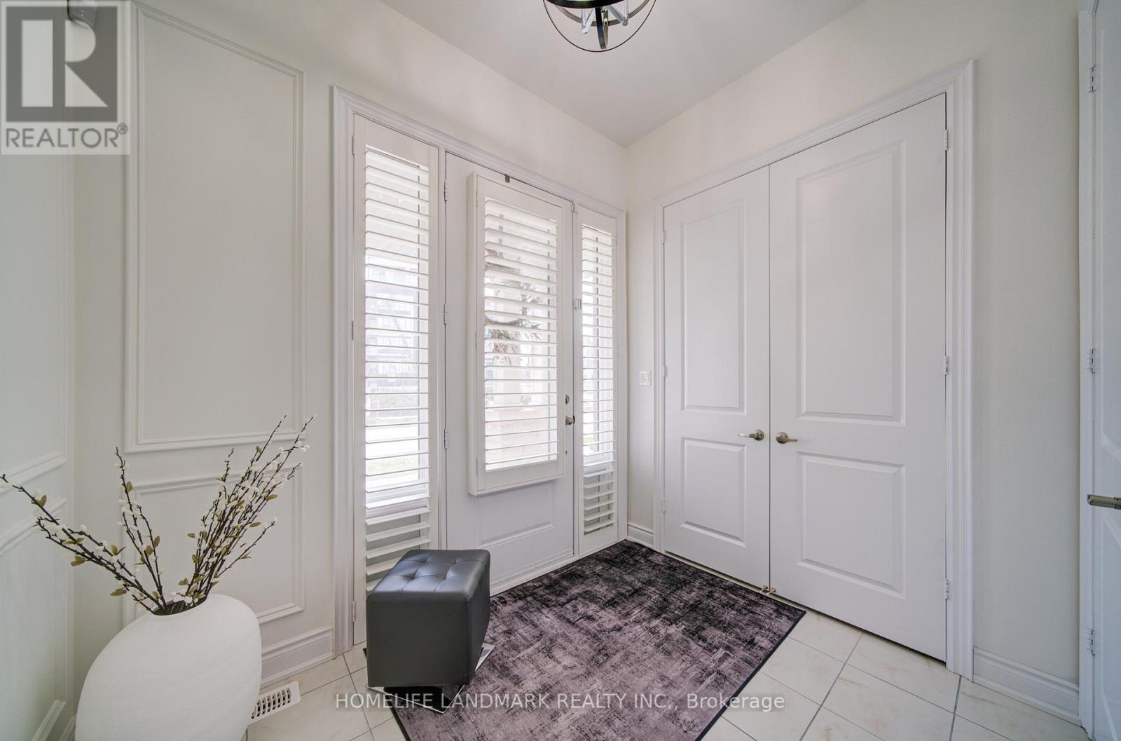 1369 Yellow Rose Circle, Oakville, ON - Indoor Photo Showing Other Room