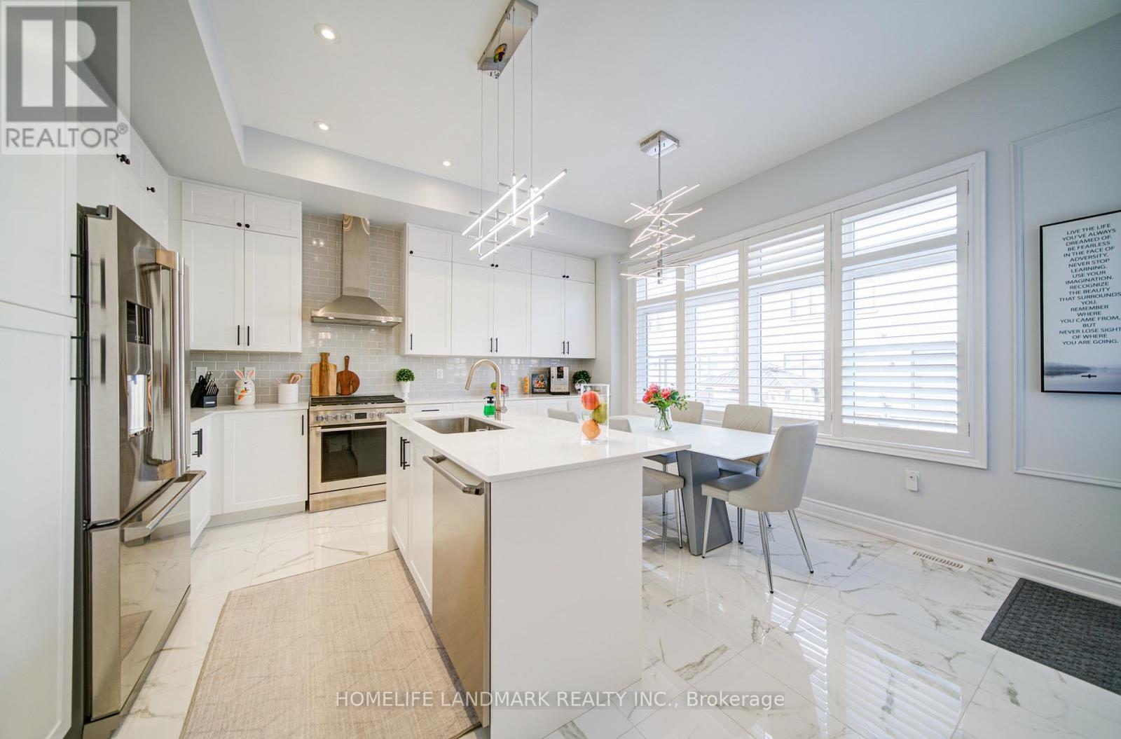 1369 Yellow Rose Circle, Oakville, ON - Indoor Photo Showing Kitchen With Upgraded Kitchen