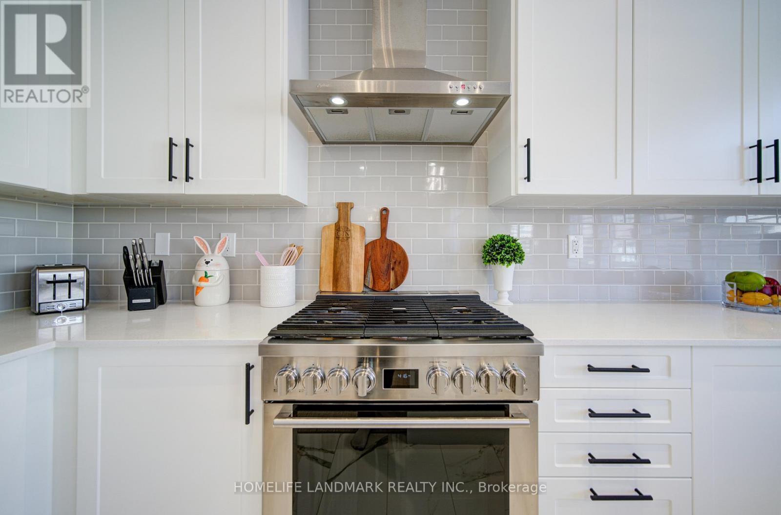 1369 Yellow Rose Circle, Oakville, ON - Indoor Photo Showing Kitchen