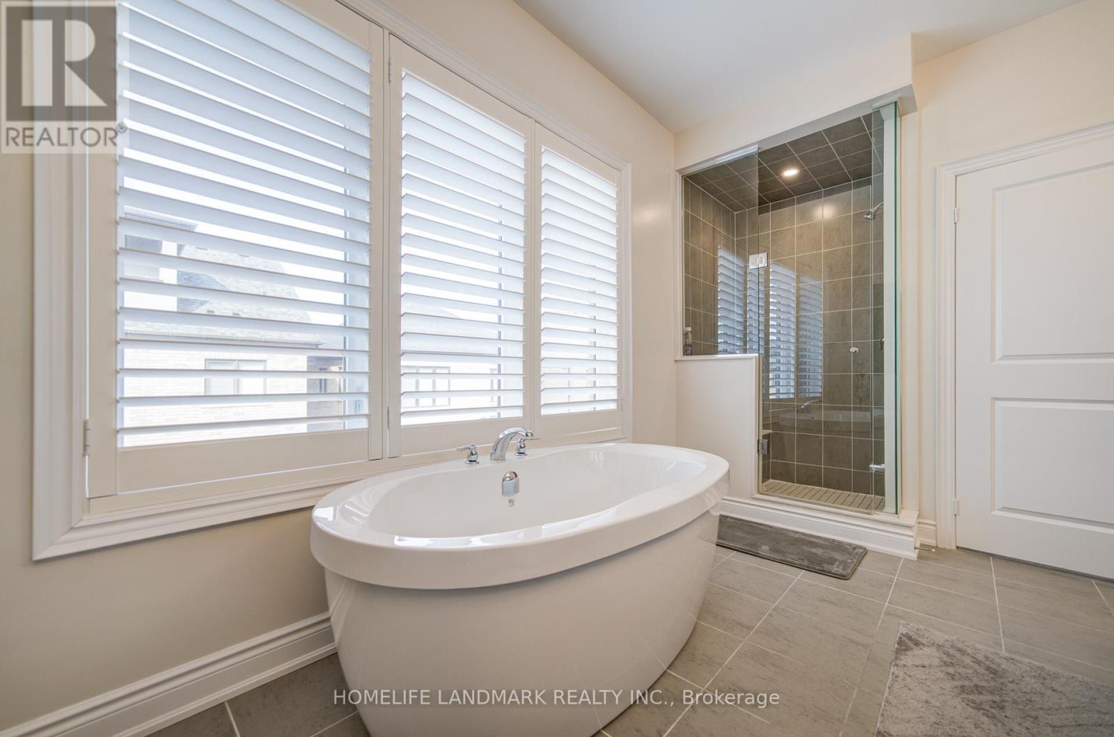 1369 Yellow Rose Circle, Oakville, ON - Indoor Photo Showing Bathroom